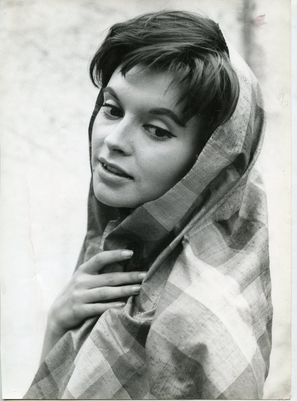 Unknown Portrait Photograph - Portrait of Yvonne Monlaur by Franco Pinna -  Vintage B/w Photo - 1960s