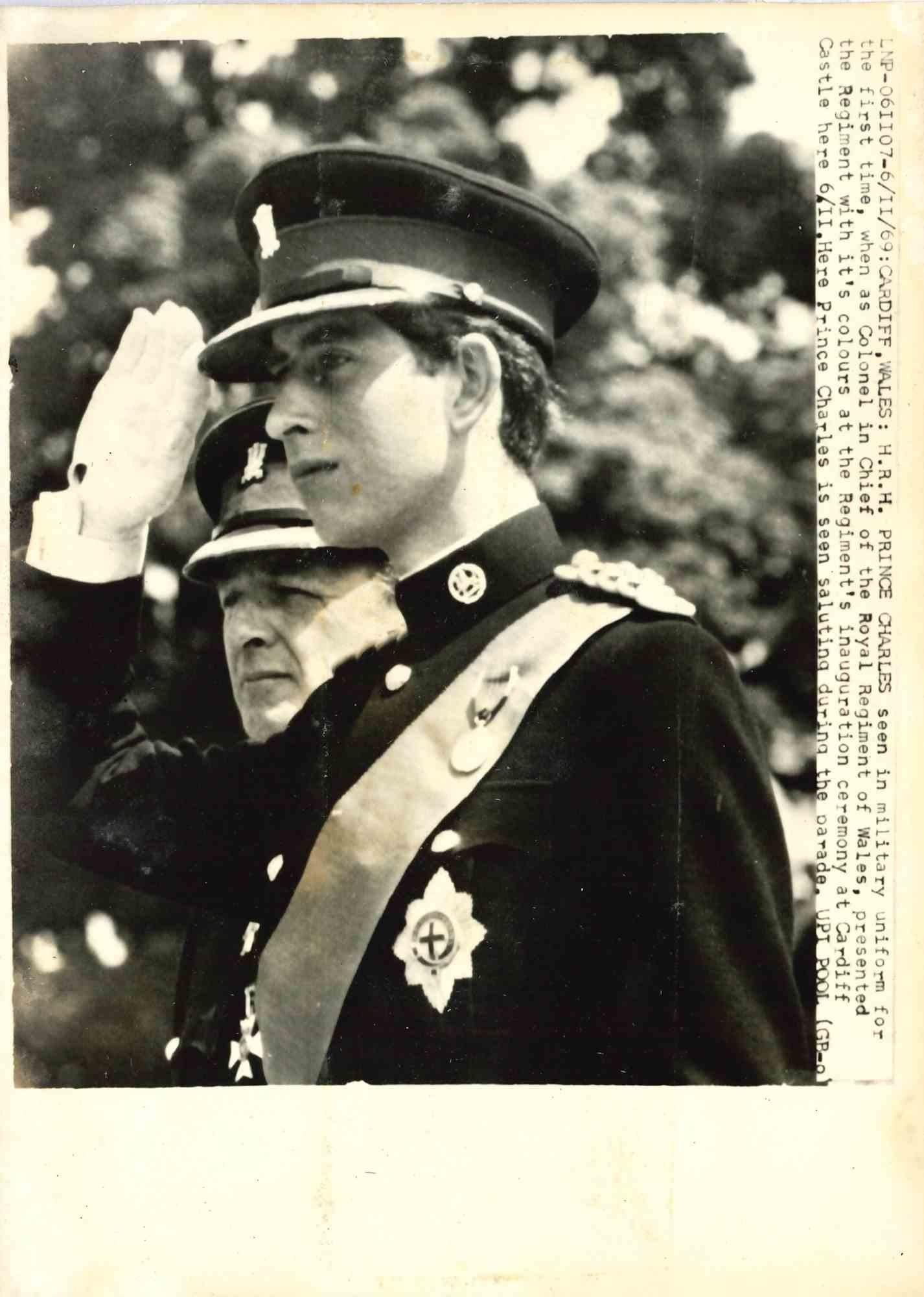 Portrait Photograph Unknown - Le Prince Charles en uniforme militaire - Vintage Press Print - 1969