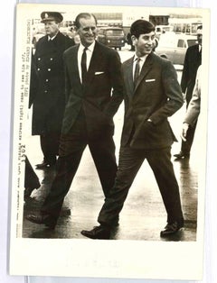 El Príncipe Felipe y el joven Príncipe Carlos - Foto de época - Años 60