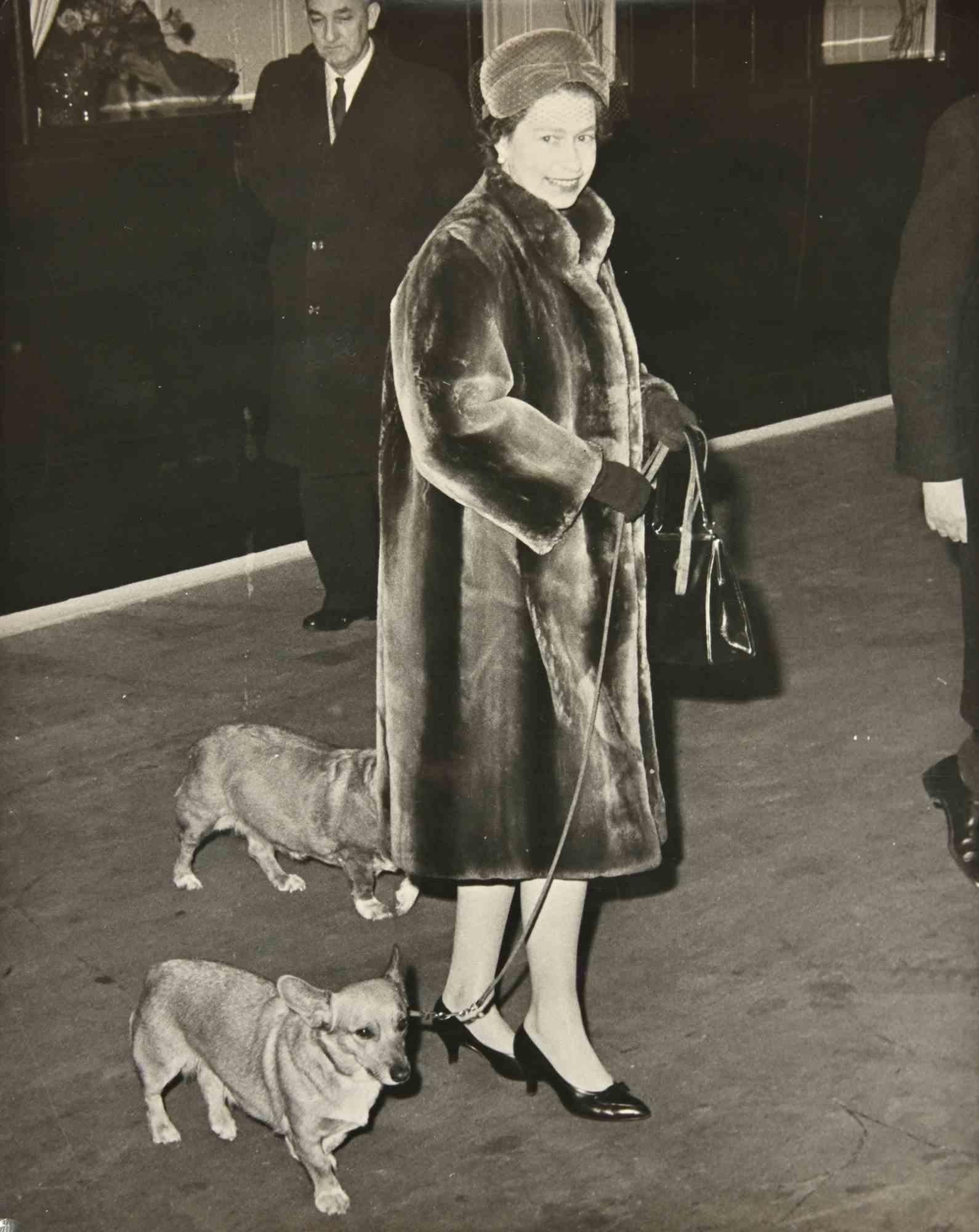Unknown Portrait Photograph - Queen Elizabeth Back in London - Photograph - 1960s