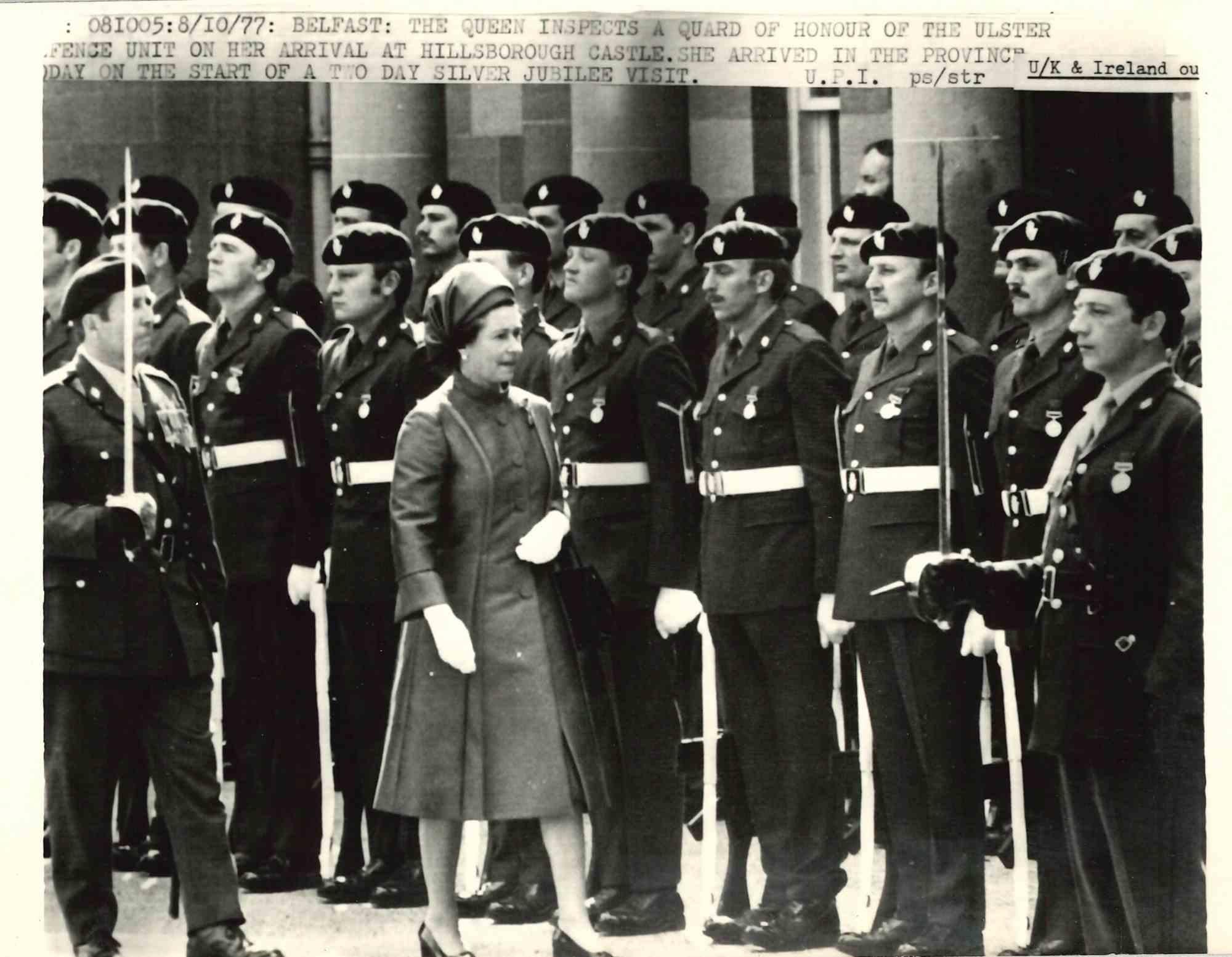 Unknown Figurative Photograph - Queen Elizabeth II in Belfast - Vintage Press Print - 1977
