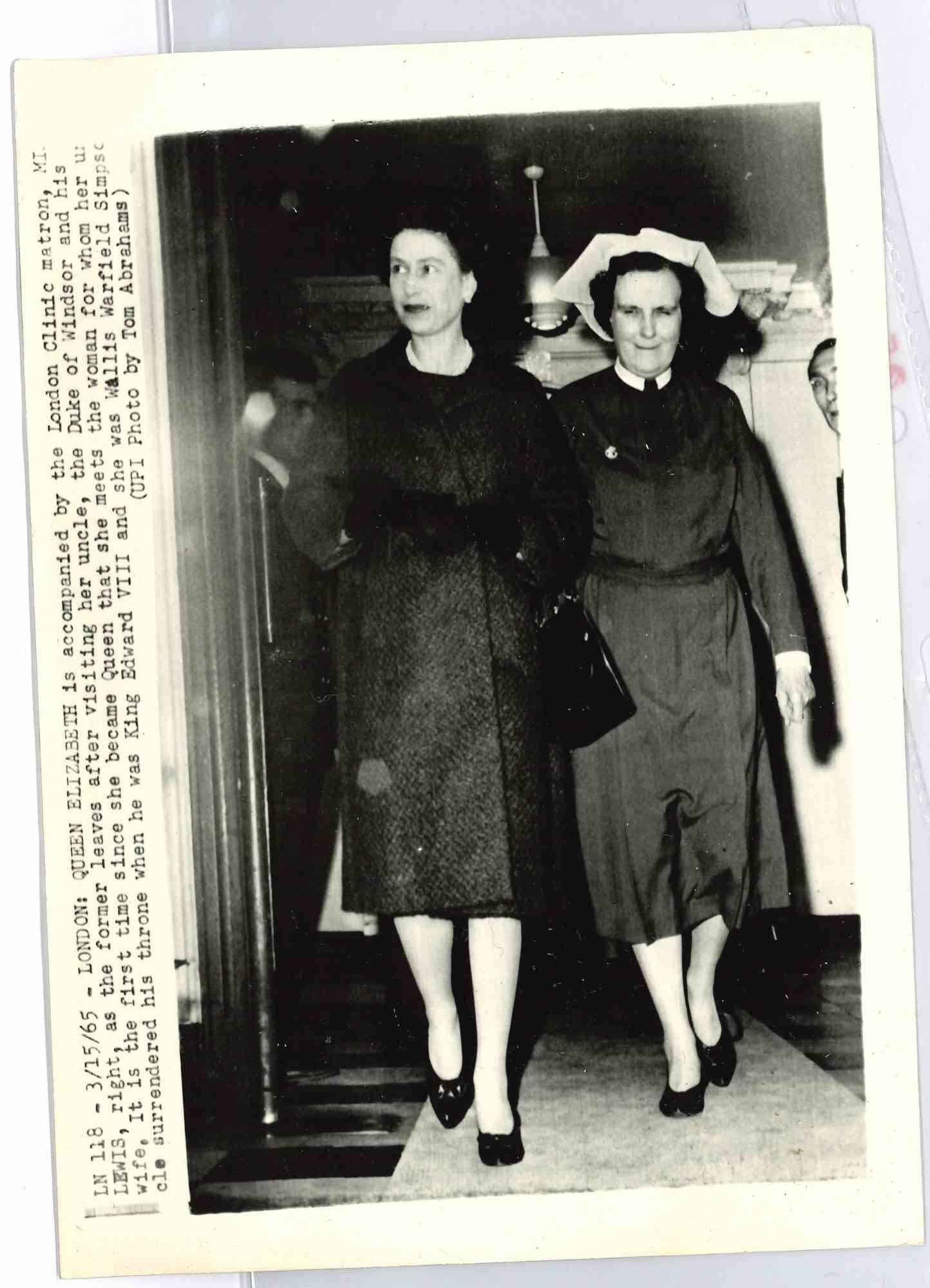 Unknown Figurative Photograph - Queen Elizabeth II - Vintage Photo - Mid 20th century