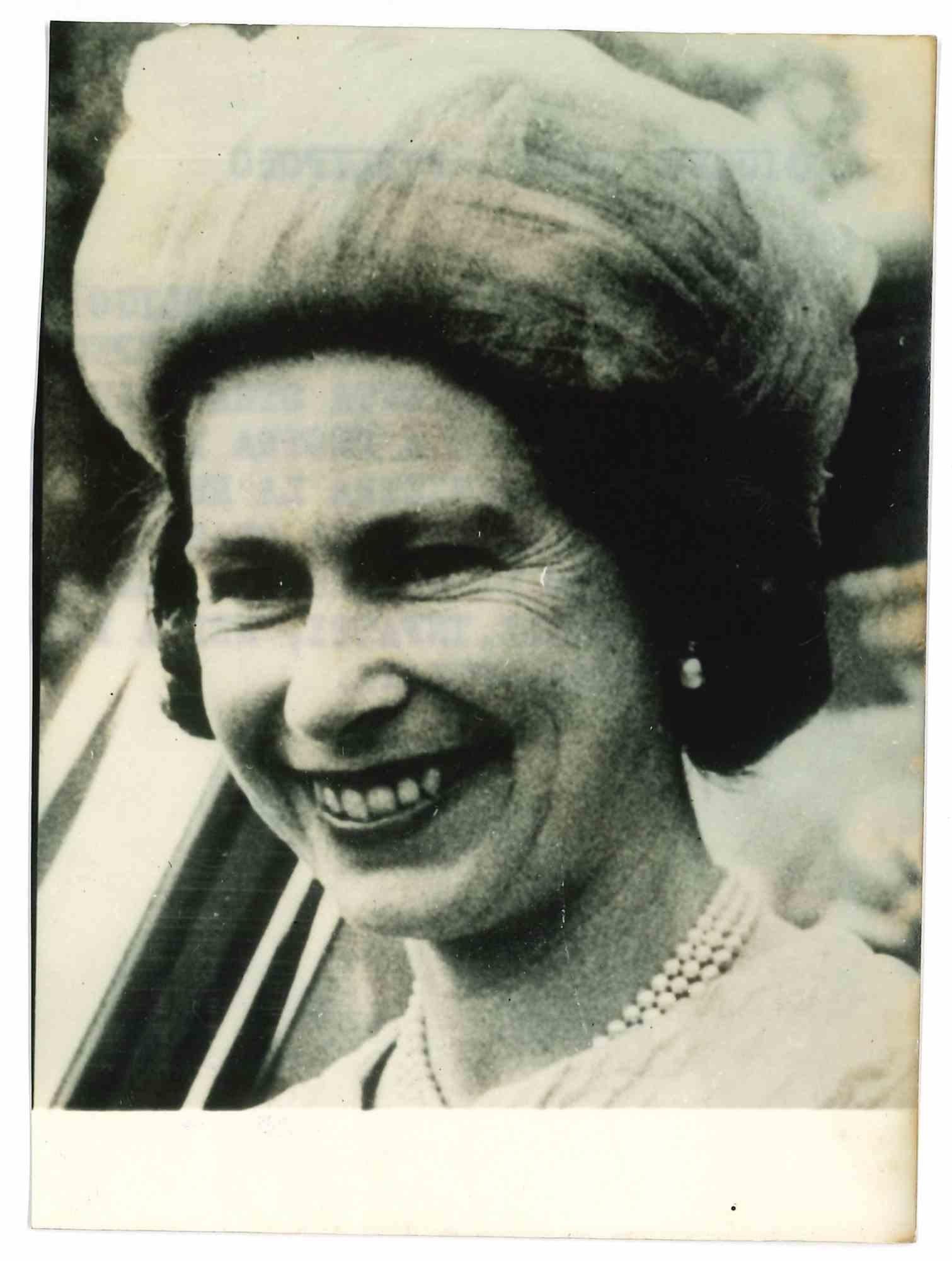 Unknown Portrait Photograph - Queen Elizabeth II - Vintage Photograph 1964