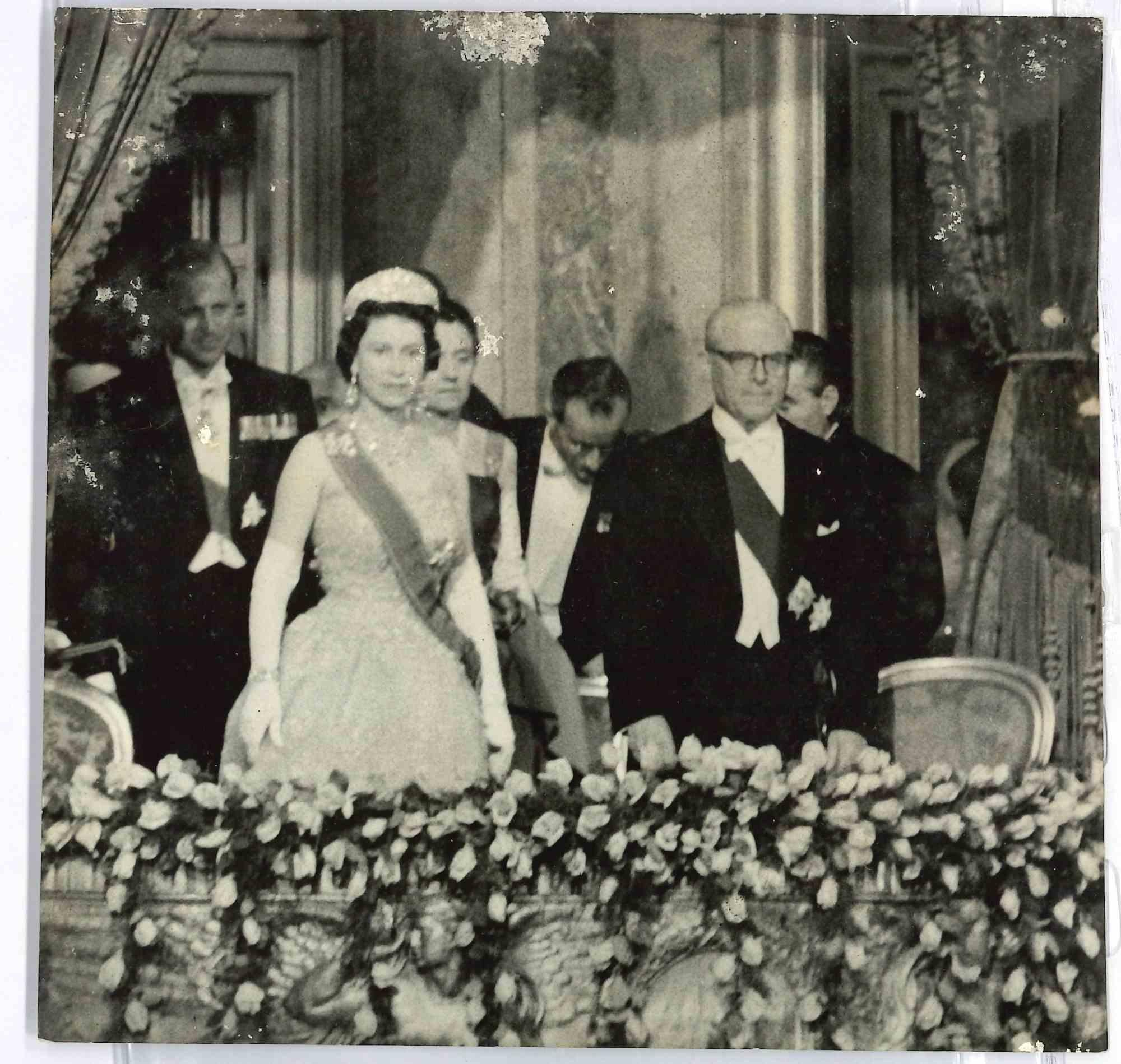 Unknown Figurative Photograph - Queen Elizabeth - Vintage Photo -  Mid 20th century