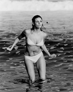 Raquel Welch court en bikini