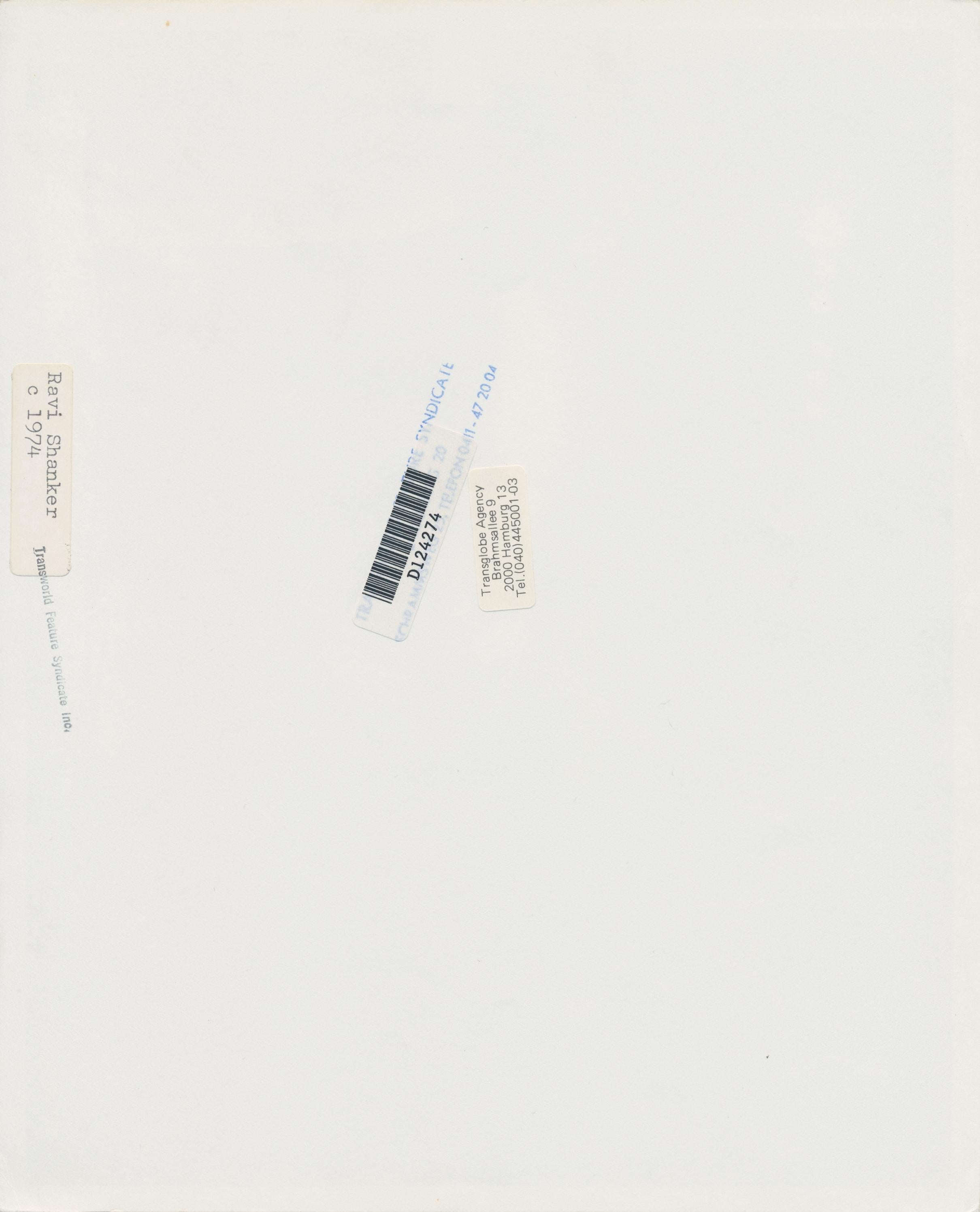 Ravi Shanker, George Harrison, Schwarz-Weiß-Fotografie, 20,7 x 25,4 cm (Moderne), Photograph, von Unknown