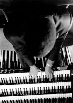 Ray Charles tocando el órgano