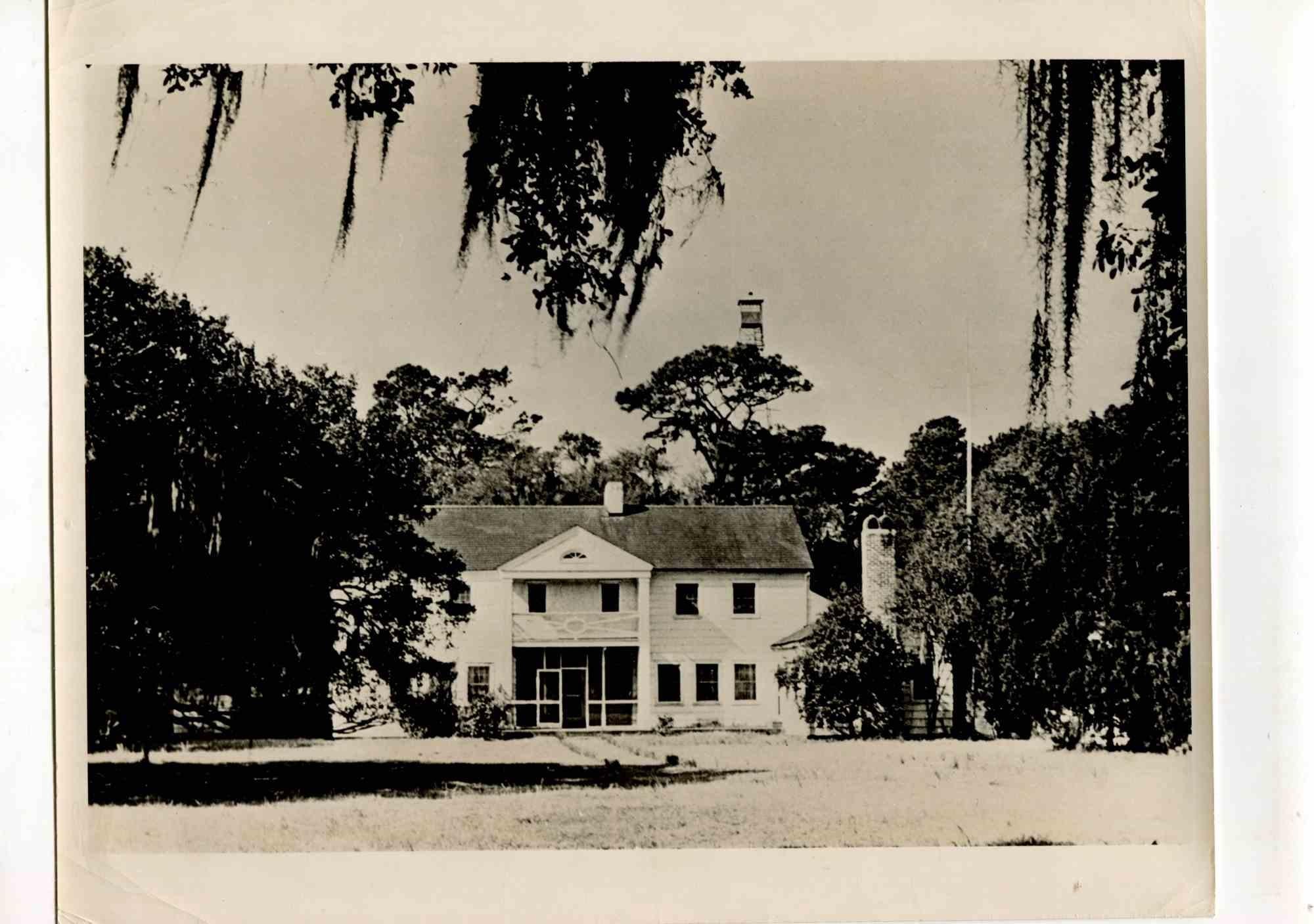 Unknown Figurative Photograph - Refuge - American Vintage Photograph - Mid 20th Century