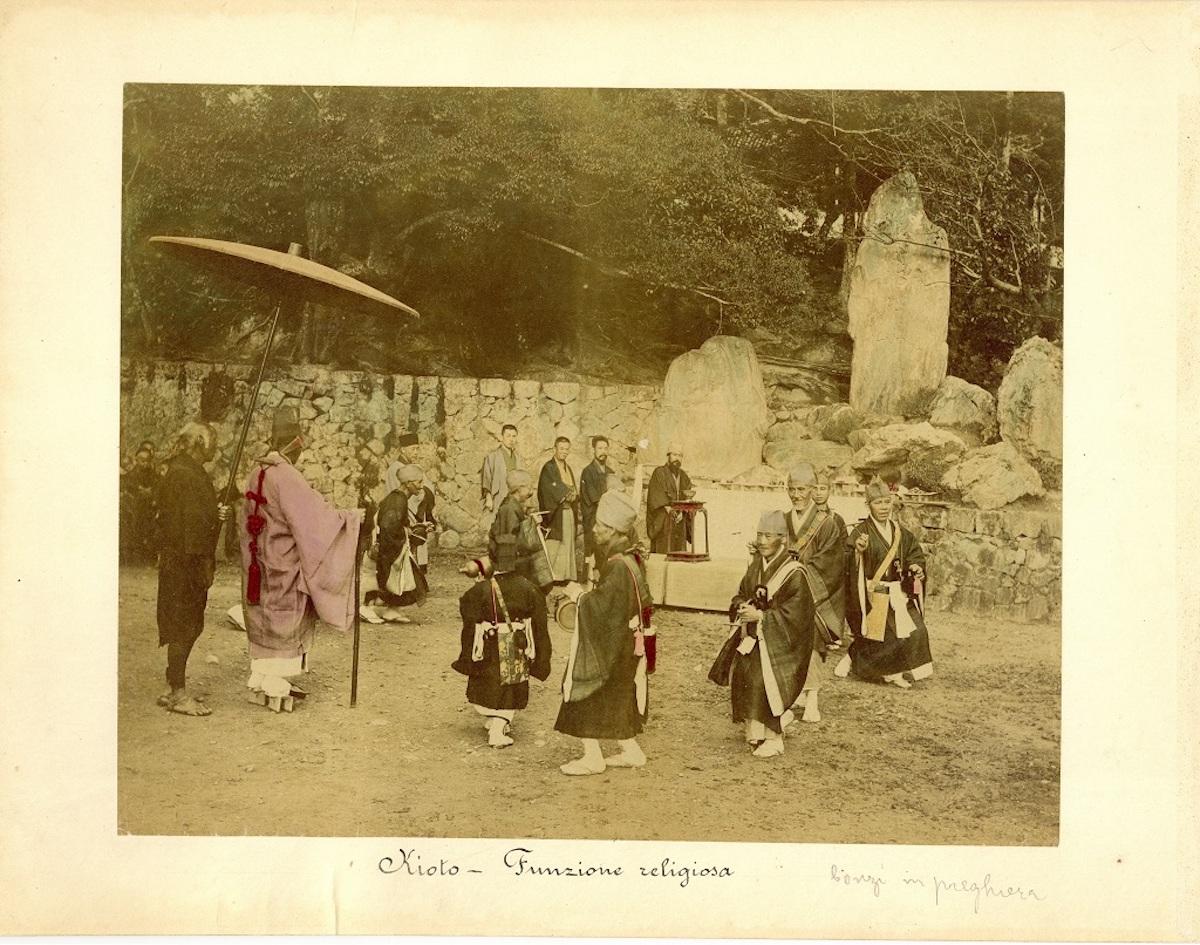 Religious Ceremony in Kyoto - Hand-Colored Albumen Print 1870/1890 - Photograph by Unknown