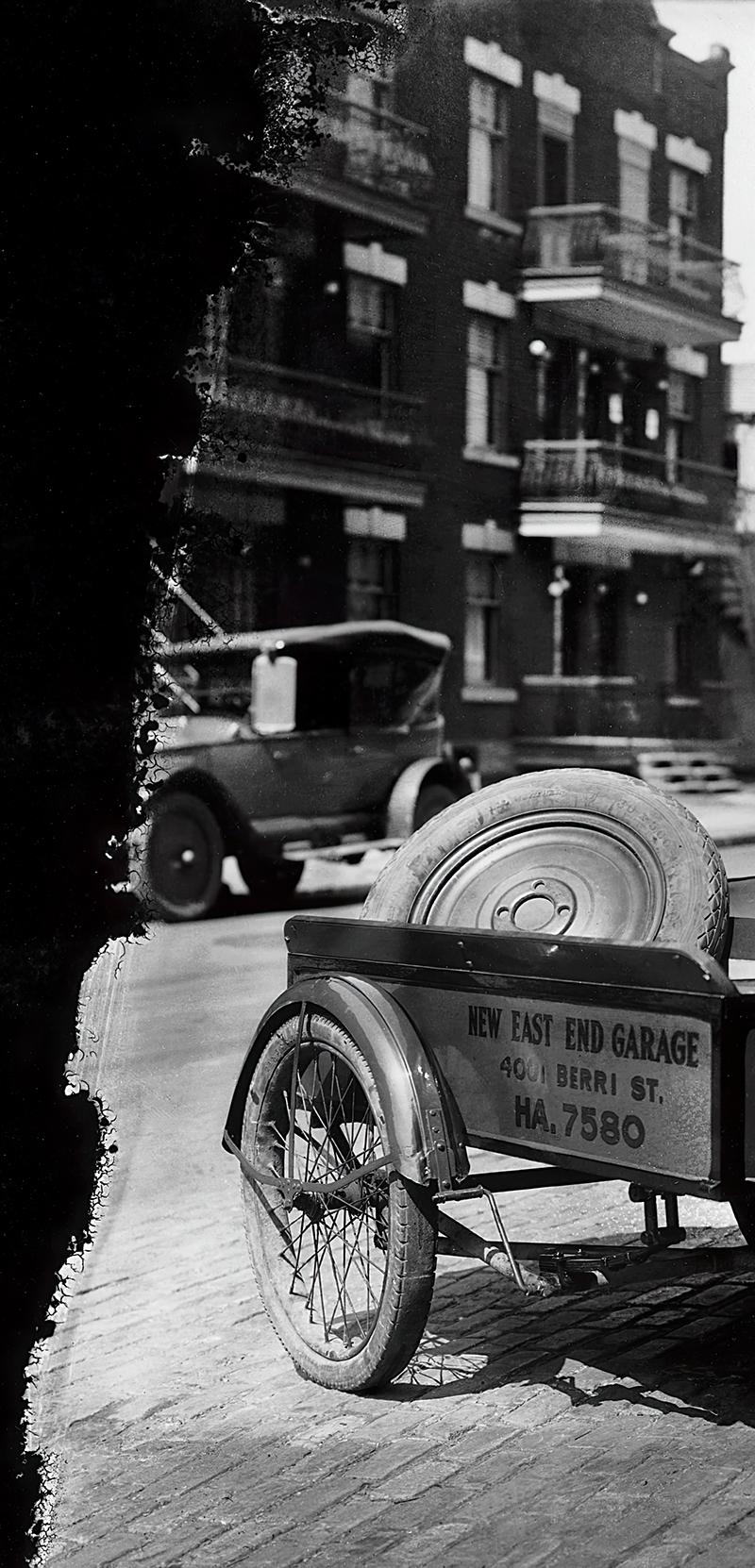 Rescued - Archival fine art print, Black white, Montreal, City Vintage photo - Photograph de Unknown