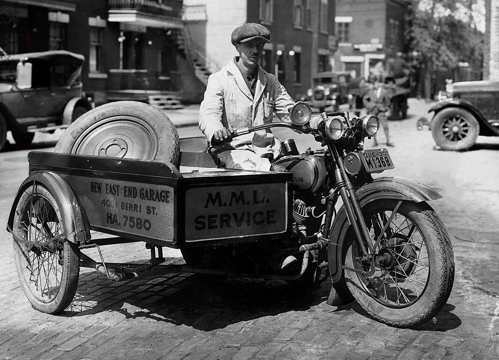 Rescued - Archival fine art print, Black white, Montreal, City Vintage photo - Académique Photograph par Unknown