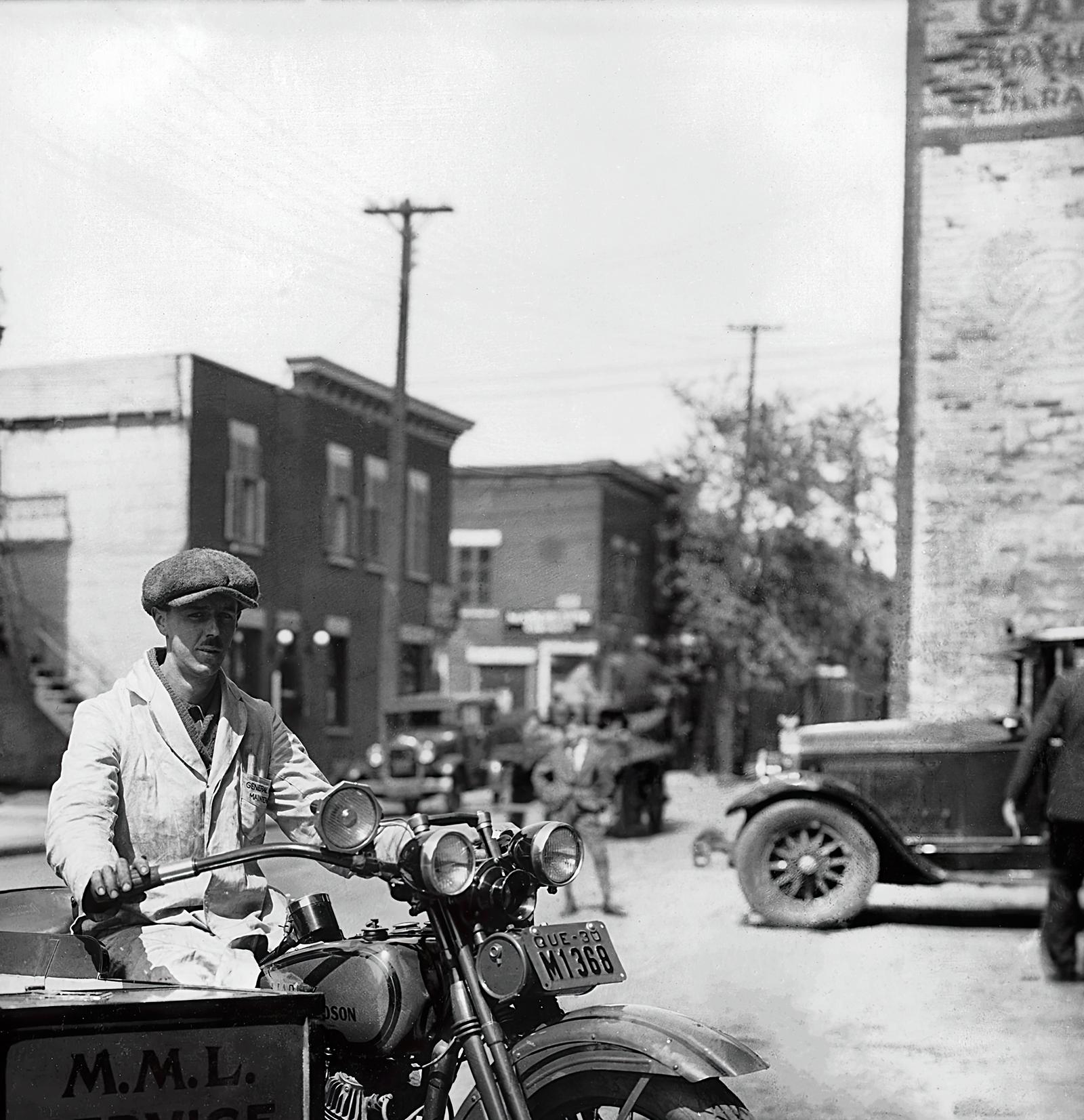 Rescued - Archival fine art print, Black white, Montreal, City Vintage photo - Noir Figurative Photograph par Unknown