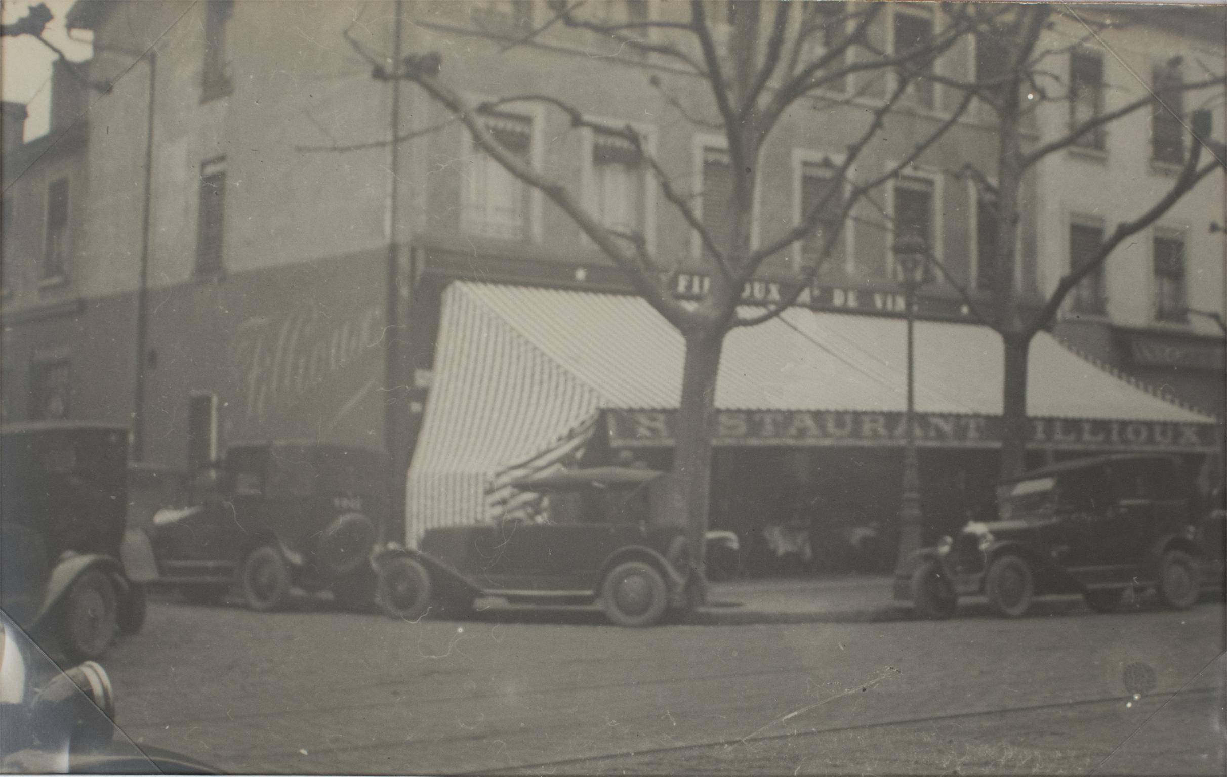 Eine einzigartige Original-Silbergelatine-Schwarzweißfotografie. Das Restaurant 