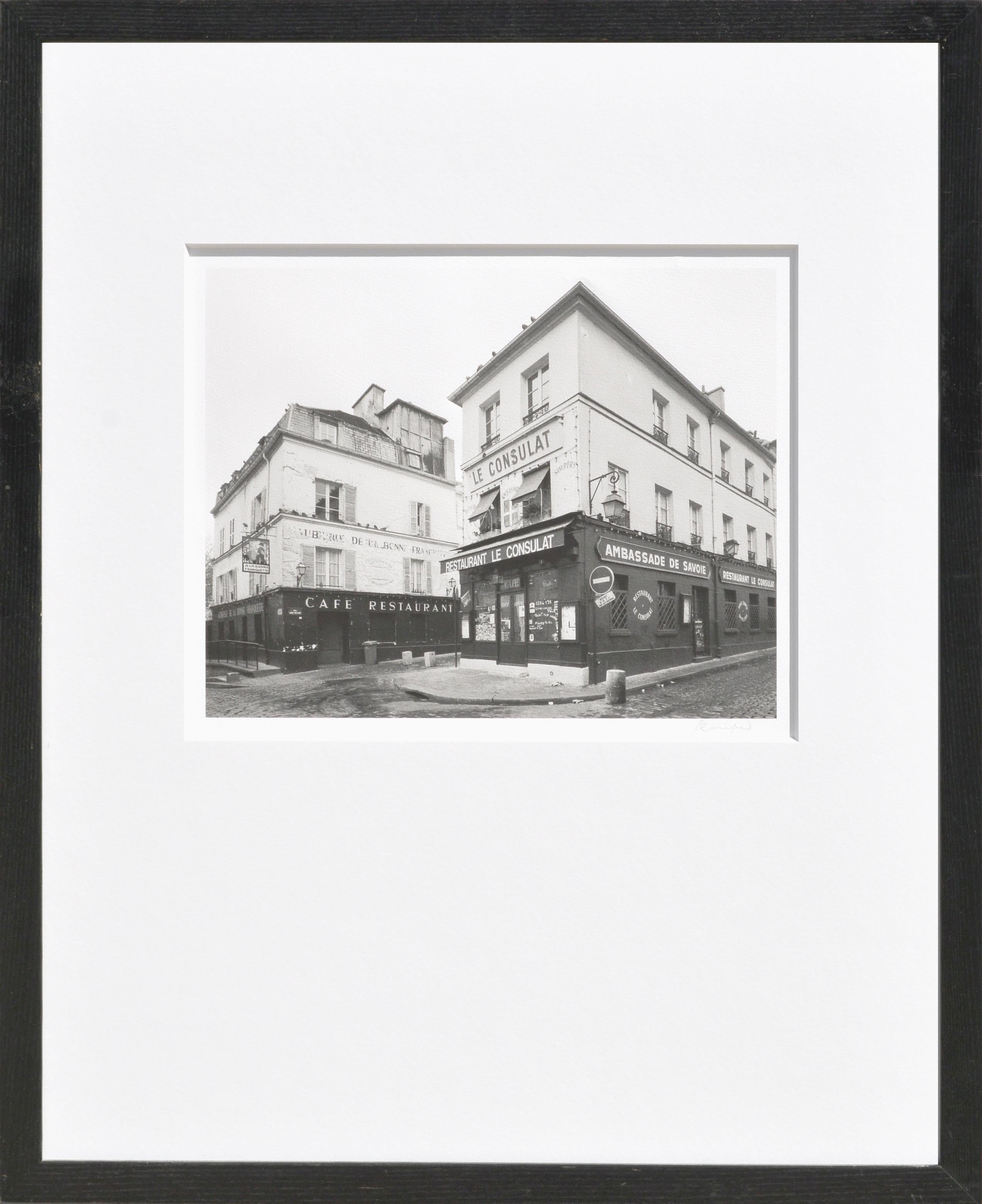Unknown Landscape Photograph - Restaurant Le Consulat, Paris - Black & White Cityscape Photograph 