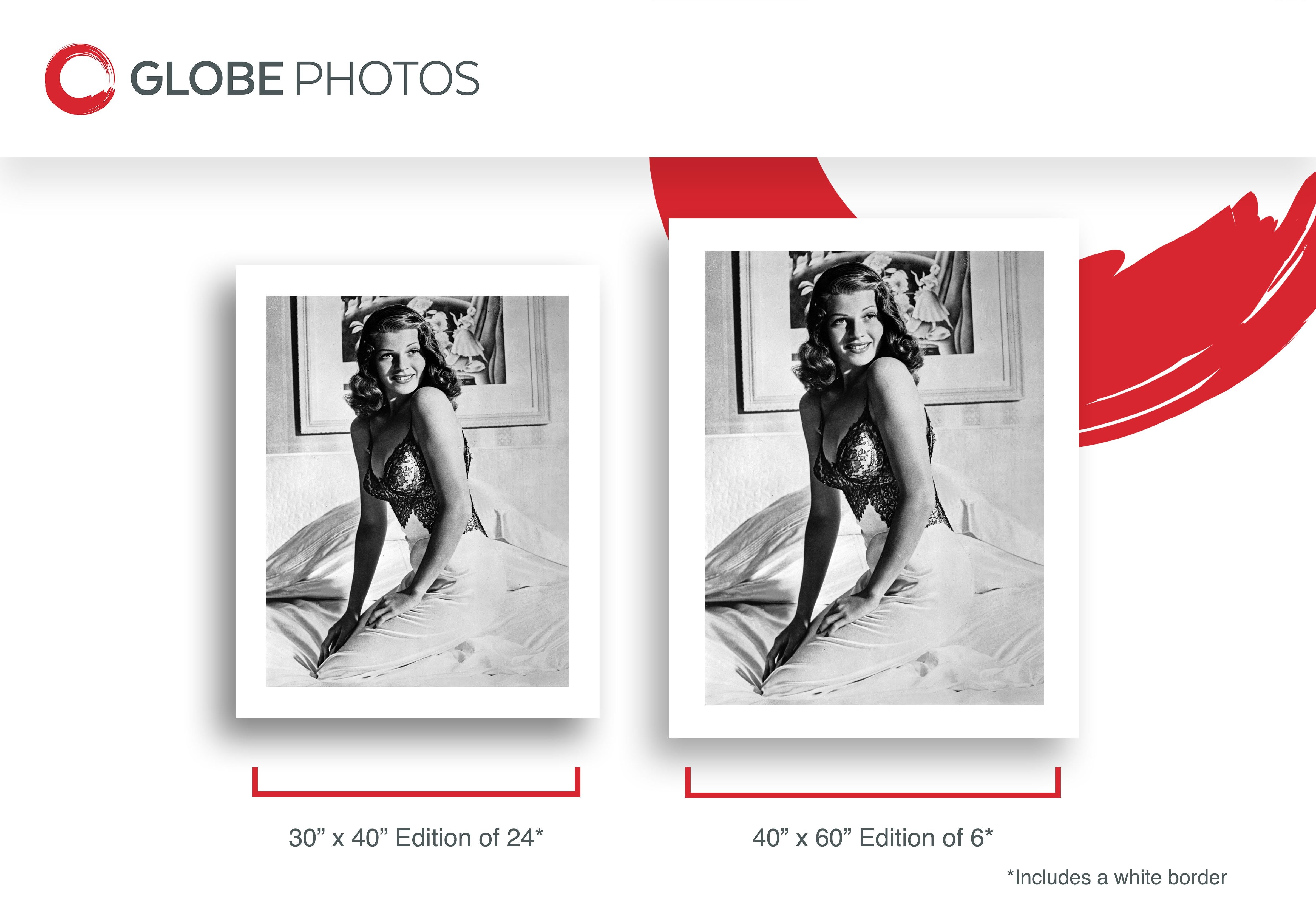 Rita Hayworth auf Bett gepolstert im Angebot 2