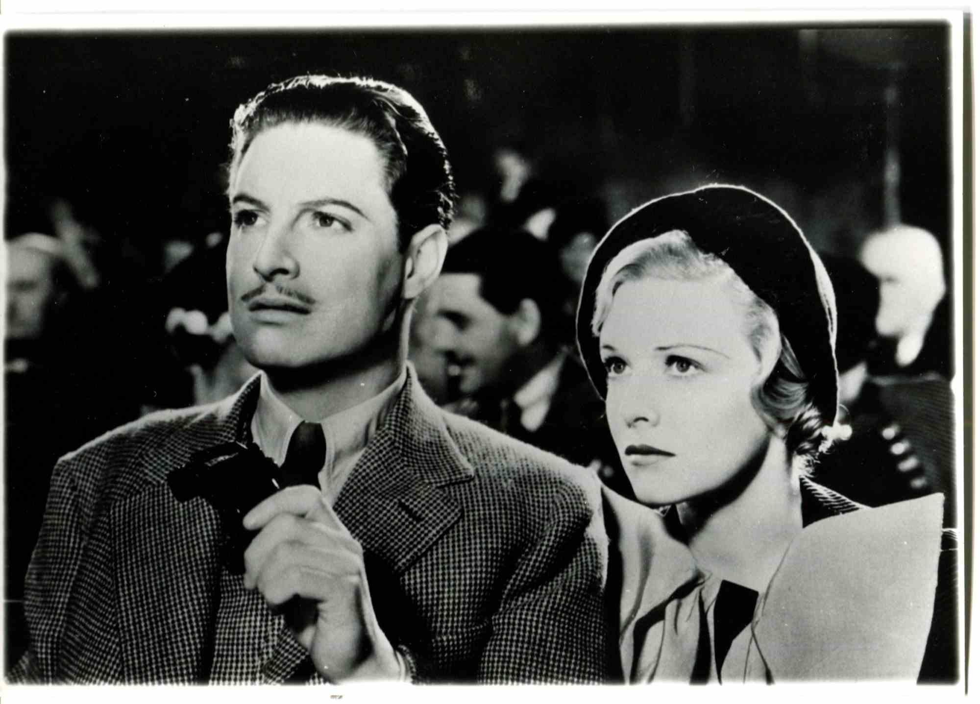 Unknown Figurative Photograph -  Robert Donat and Madeleine Carroll in Film The 39 Steps - 1935