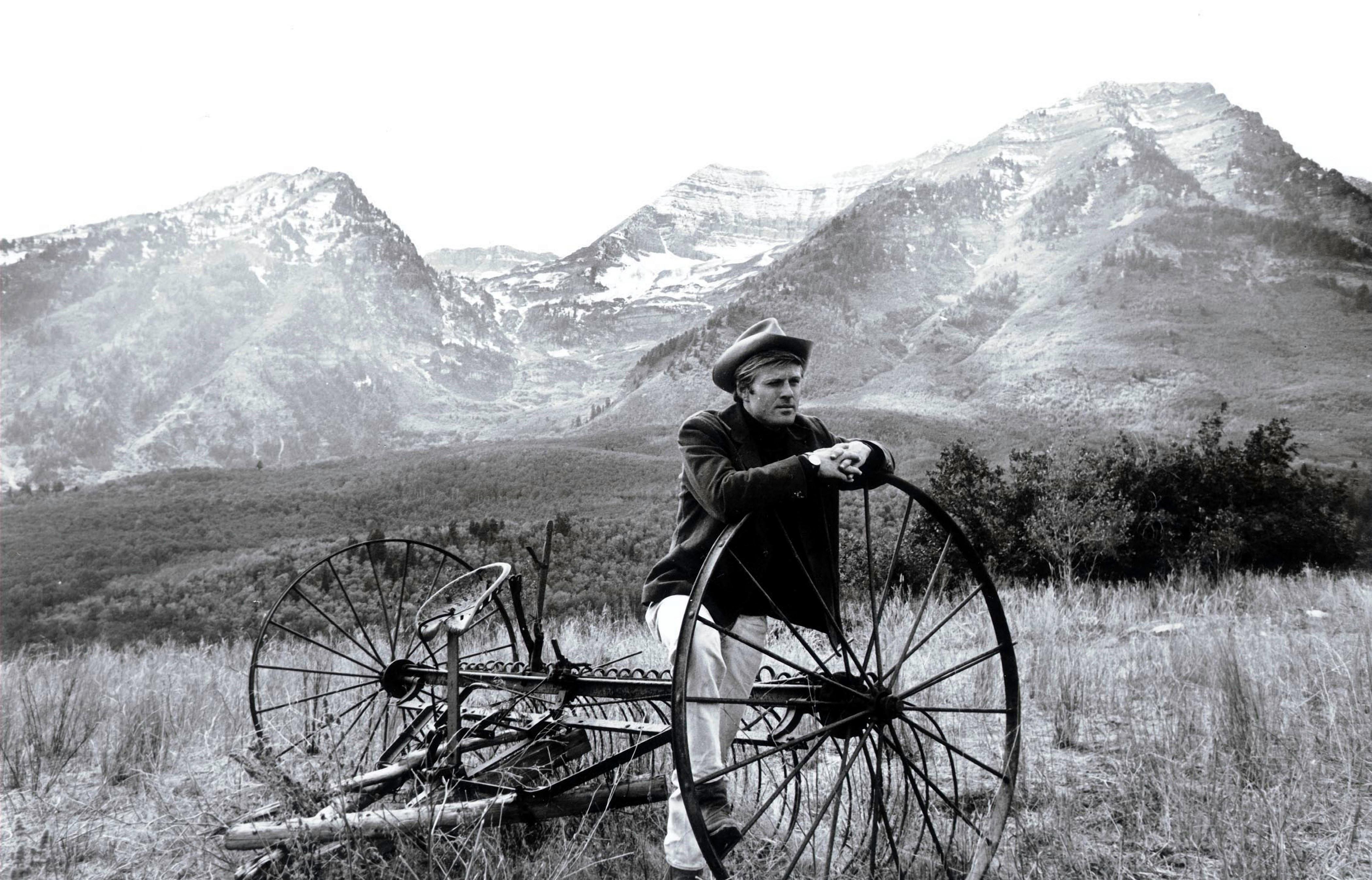 Portrait Photograph di Unknown - Robert Redford in Western