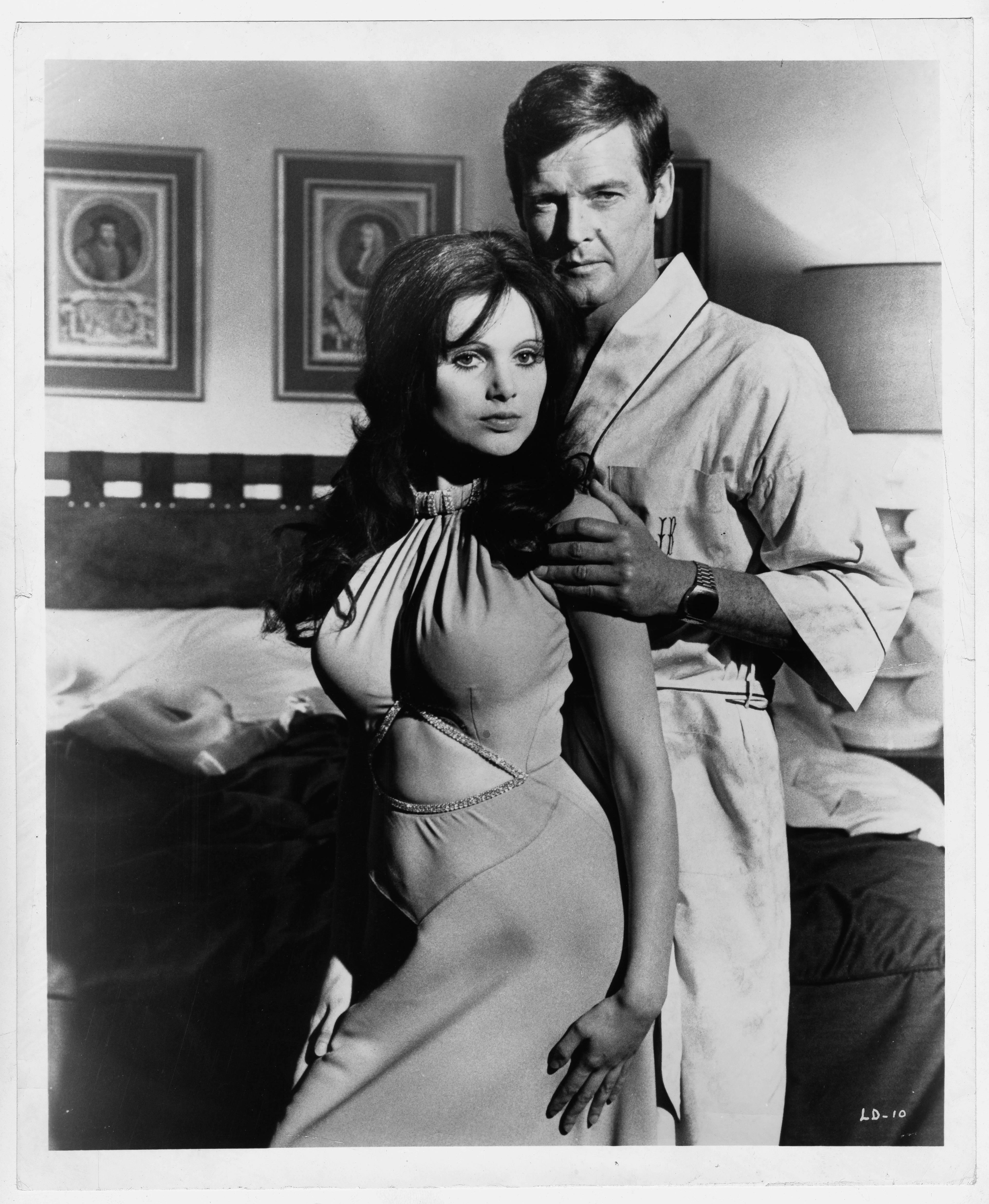 Unknown Black and White Photograph - Roger Moore and Madeline Smith photographed at the set of „Live and Let Die“ 