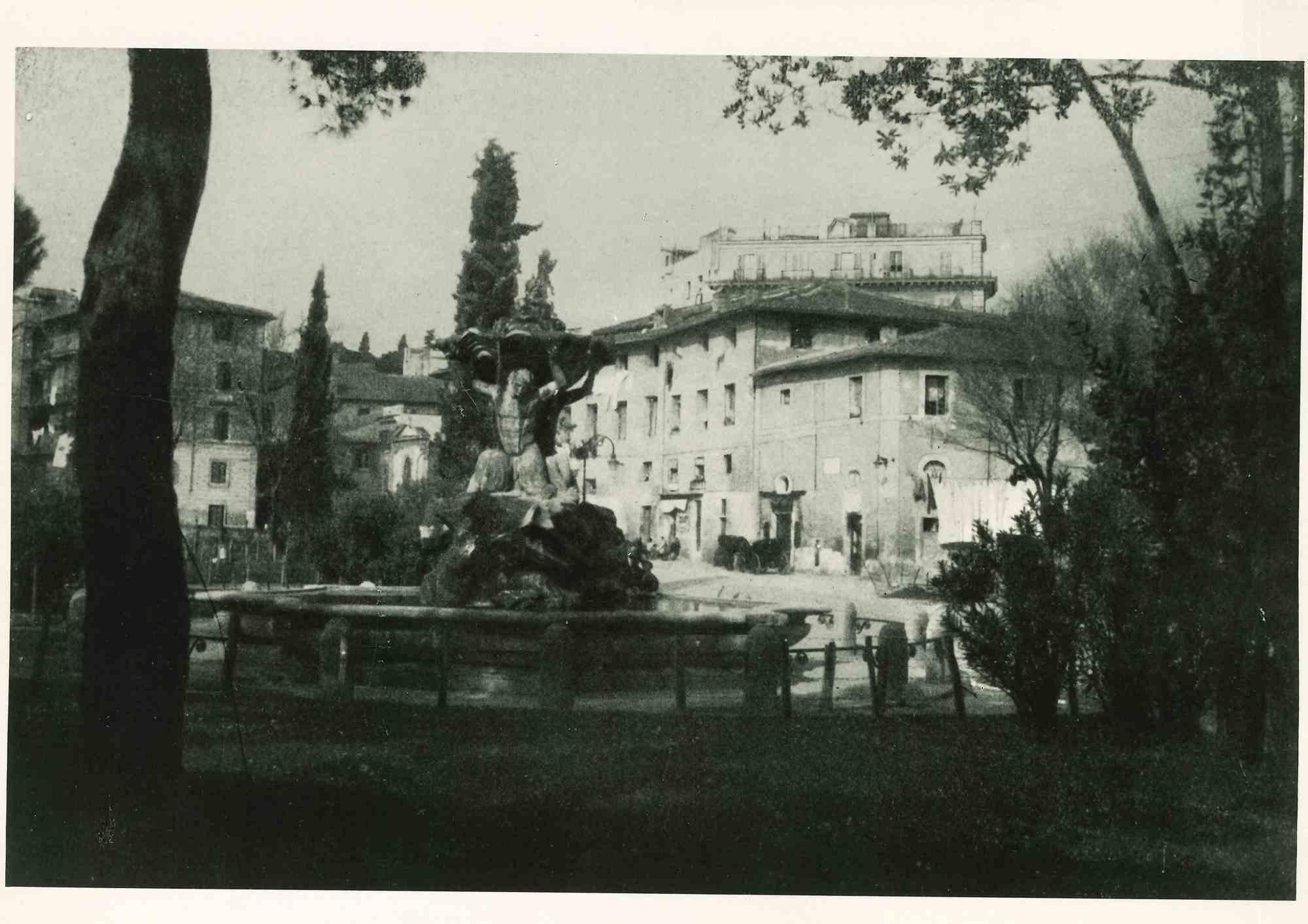 Unknown Figurative Photograph - Rome Historical Photo - 1930s
