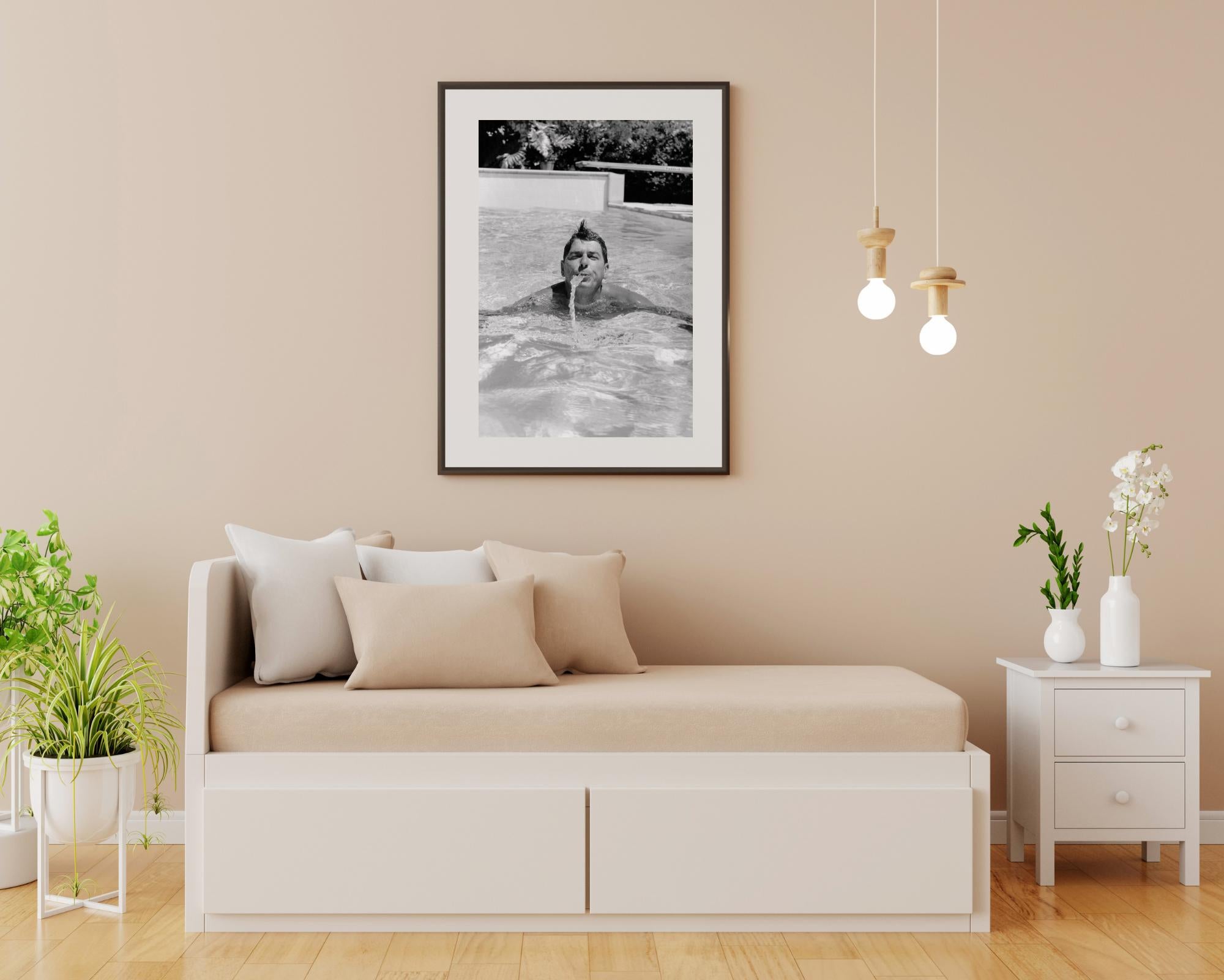 Ronald Reagan Schwimmen (Zeitgenössisch), Photograph, von Unknown