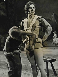 Rudolf Nureyev en el Teatro Real de Copenhague - Fotografía de época - Años 60