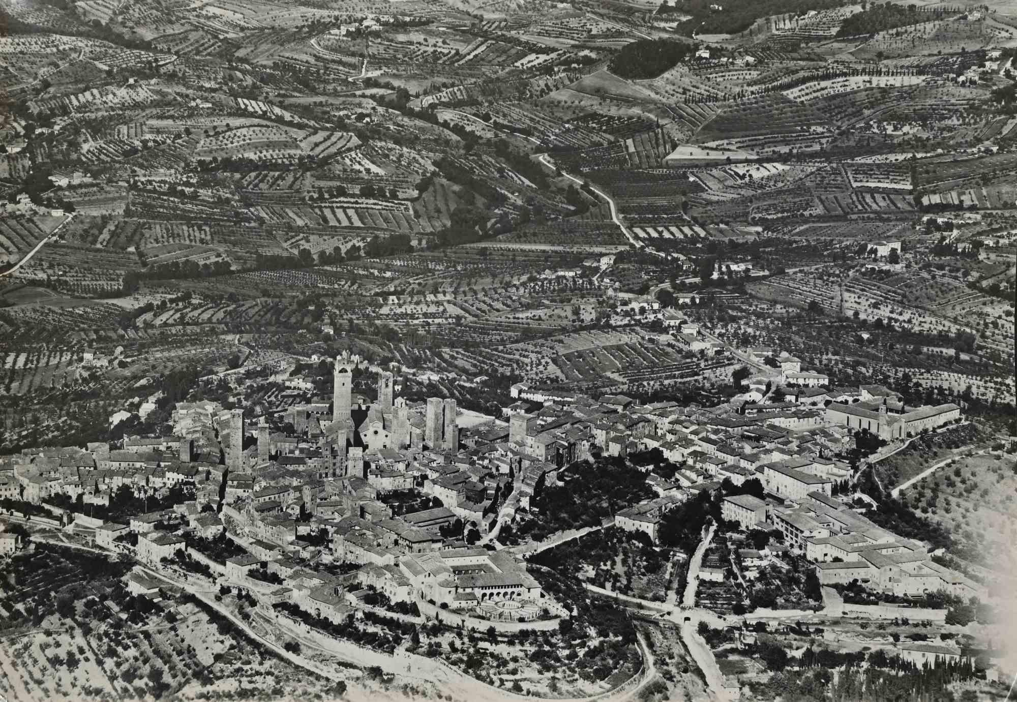 Landscape Photograph di Unknown - S. Gimignano - Foto d'epoca - 1957