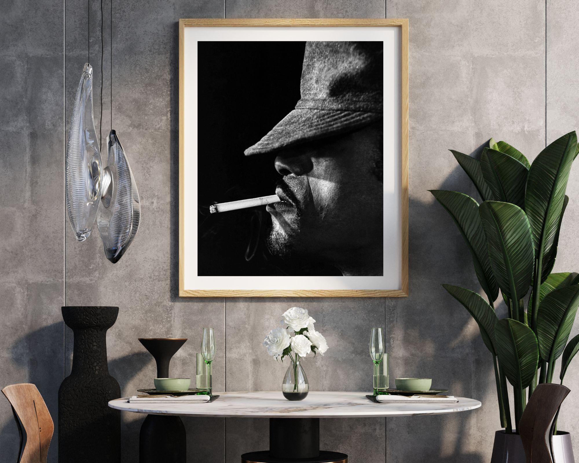 Sammy Davis Jr. Fumo - Photograph Contemporaneo di Unknown