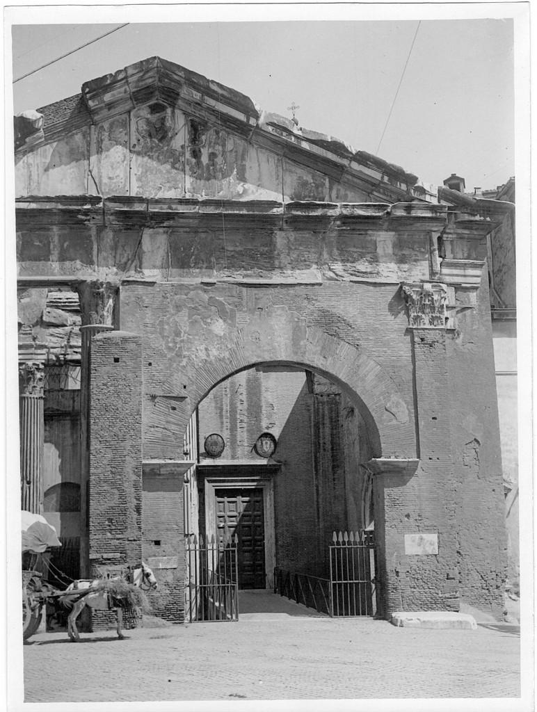 Unknown Landscape Photograph - S.Angelo in Pescheria - Rome -  b/w Photograph - Early 20th Century