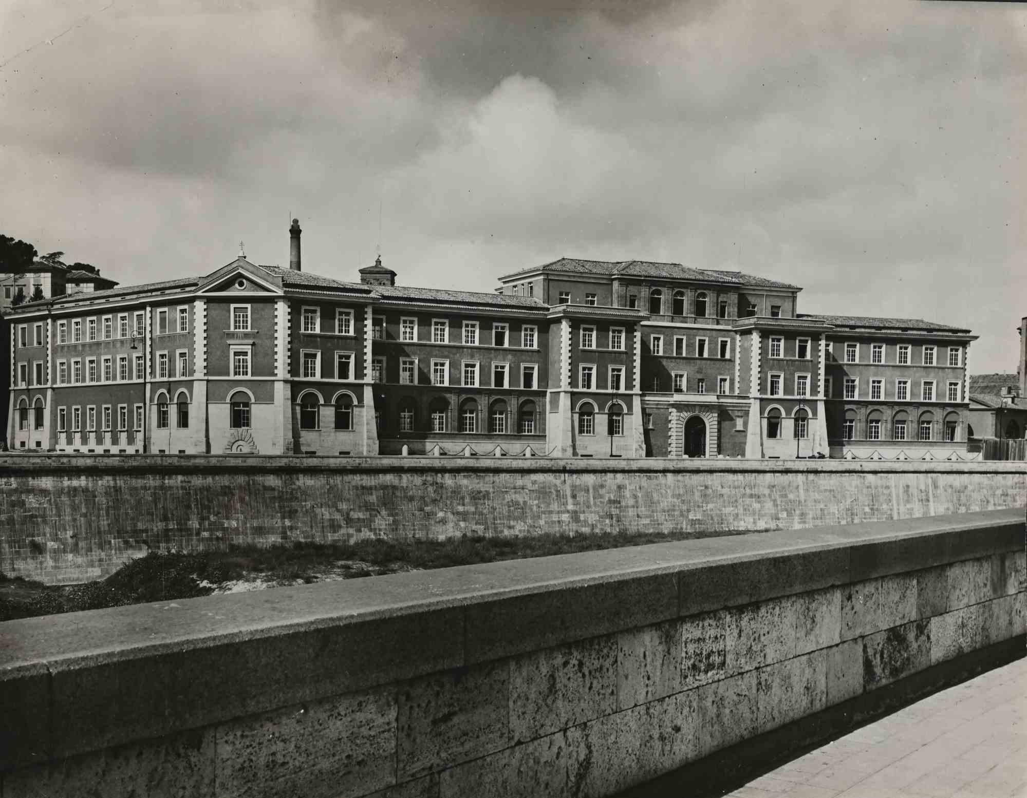 Unknown Landscape Photograph - Santo Spirito Hospital, Rome - Vintage Photo - 20th Century
