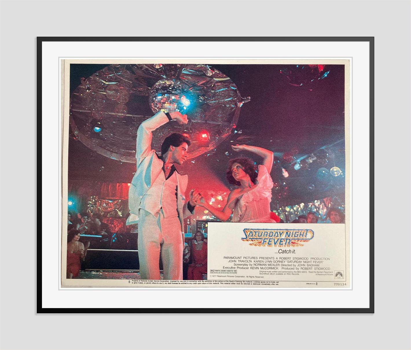 Carte de visite originale du film et du cinéma « Saturday Night Fever », 1977 - Print de Unknown