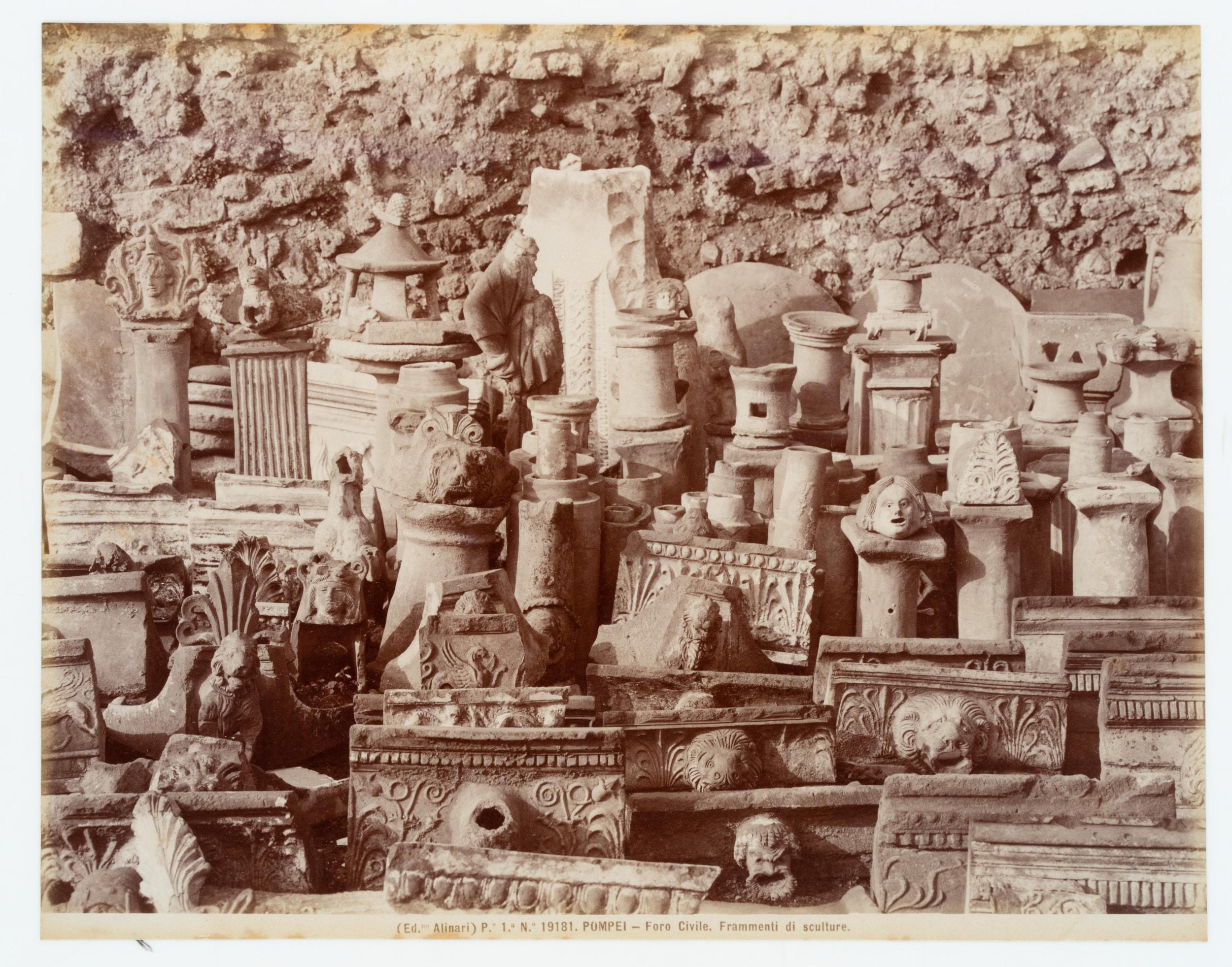 Fragments de sculpture, Pompeii en vente 1