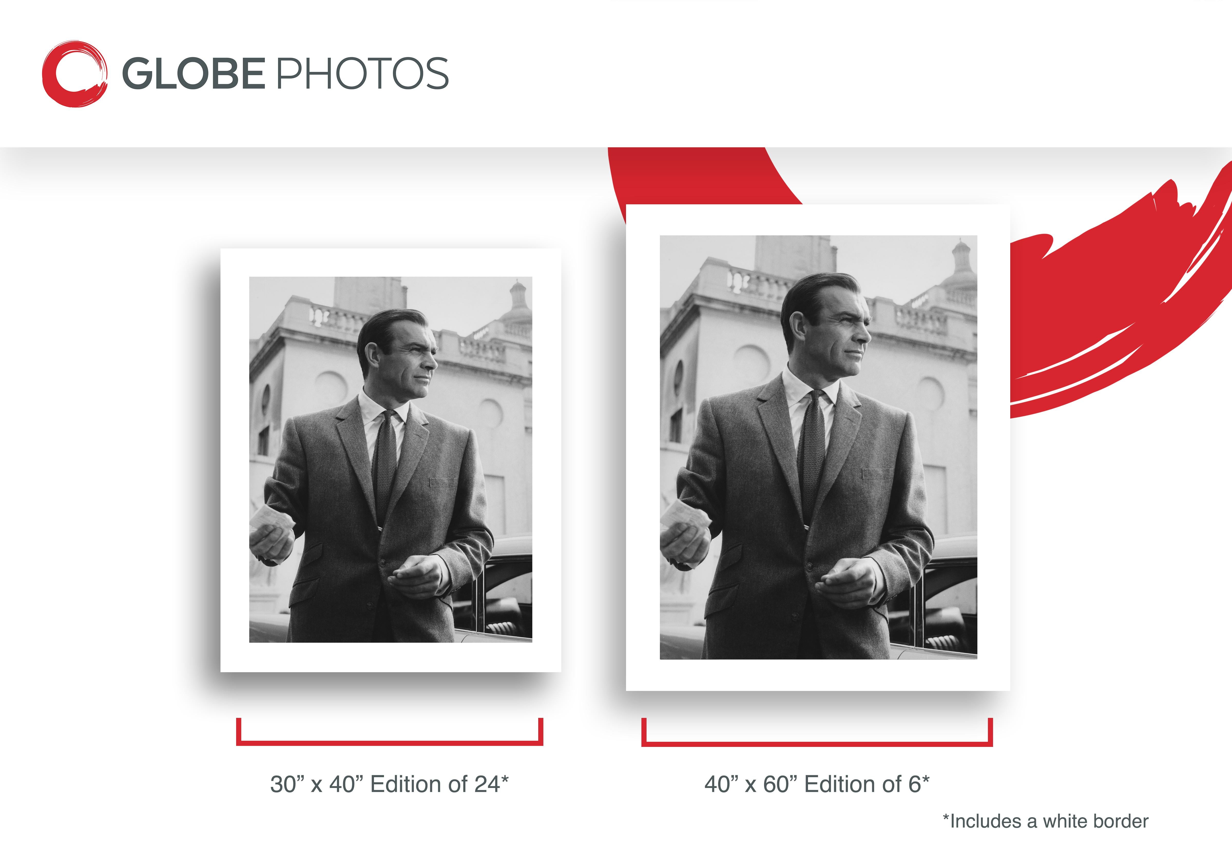 Questa accattivante immagine in bianco e nero ritrae Sean Connery, attore e produttore scozzese in pensione. Conosciuto soprattutto per i suoi ruoli nei film di Bond. Connery è stato il primo attore a interpretare il personaggio di James Bond al