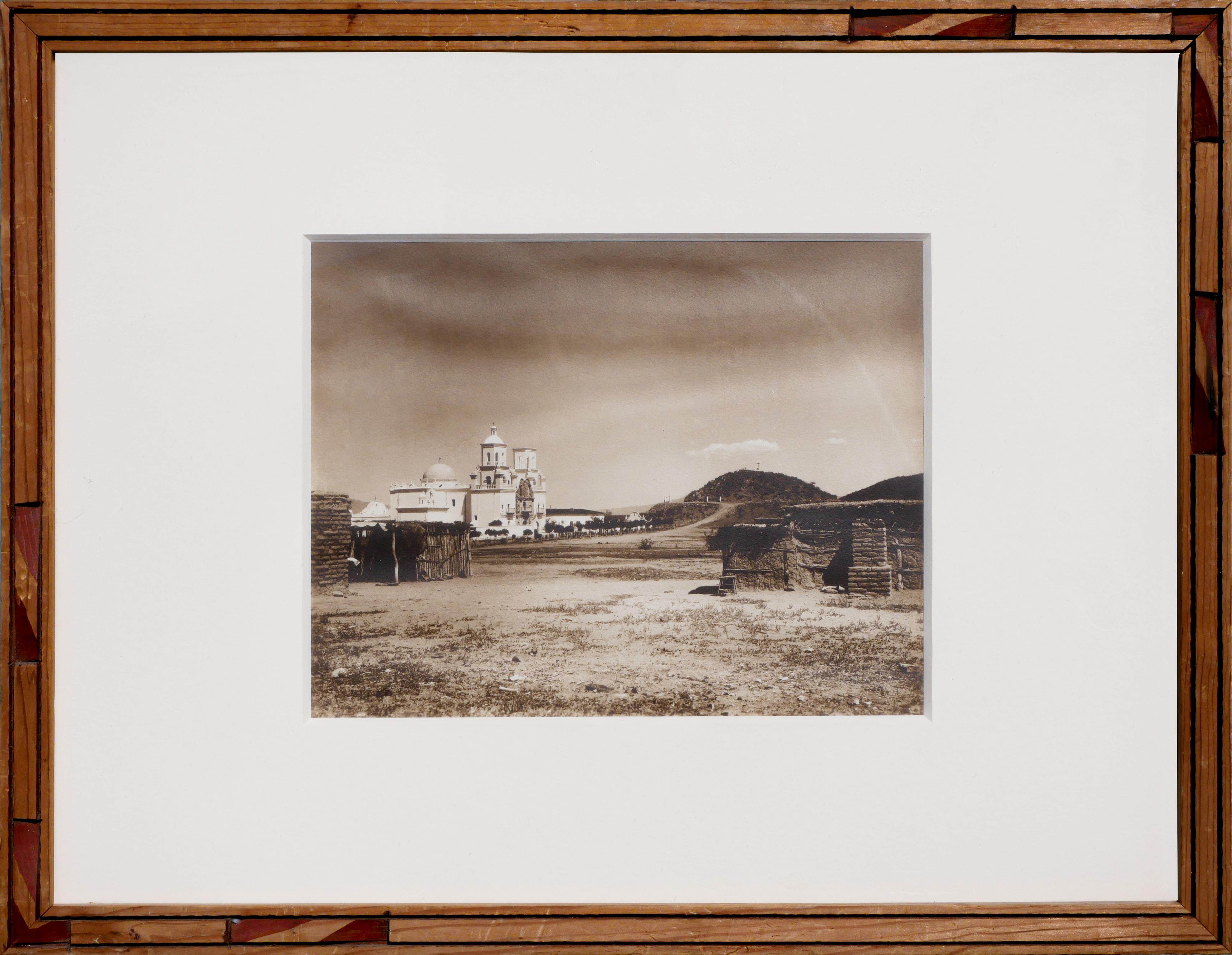 Fotografia architettonica in tonalità seppia della Missione di San Xavier a Tucson, Arizona
