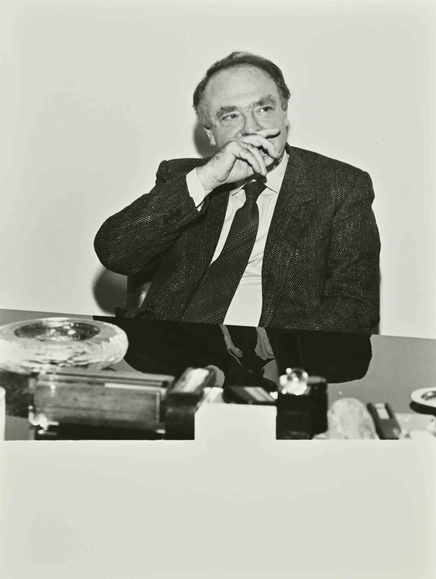 Seven  Vintage Photo Portraits of Alberto Bevilacqua is a collection of seven black and white photographs realized in the 1980s.

Good conditions.