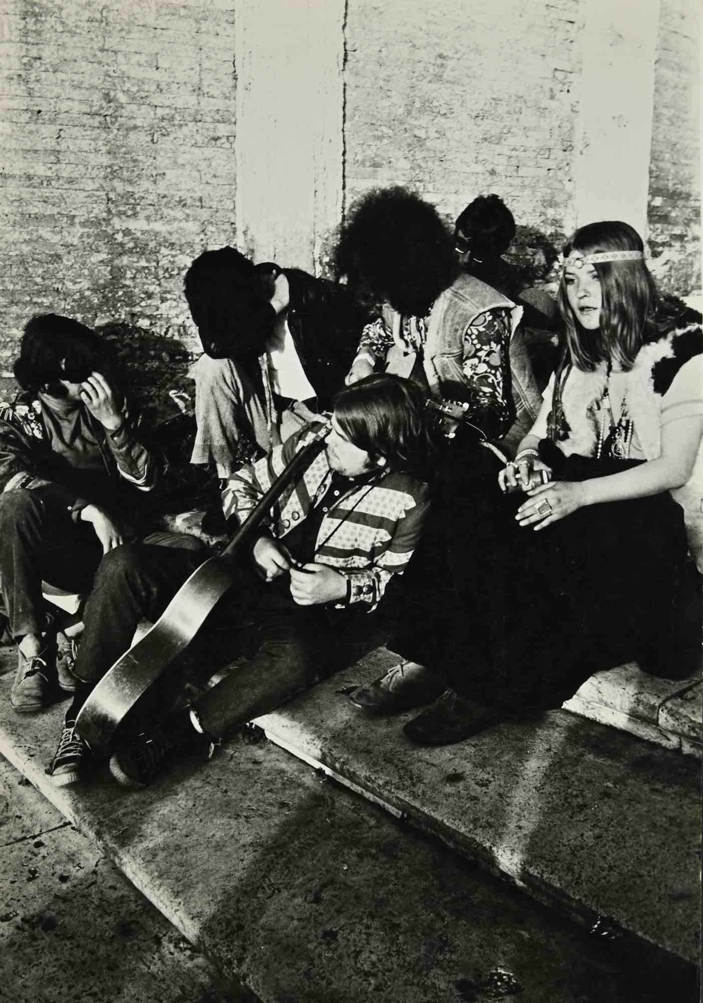 Unknown Figurative Photograph – Jugend der siebziger Jahre - Foto - 1970er Jahre