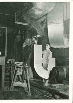 Travailleur de feuilles de métal - Photographie vintage, milieu du XXe siècle