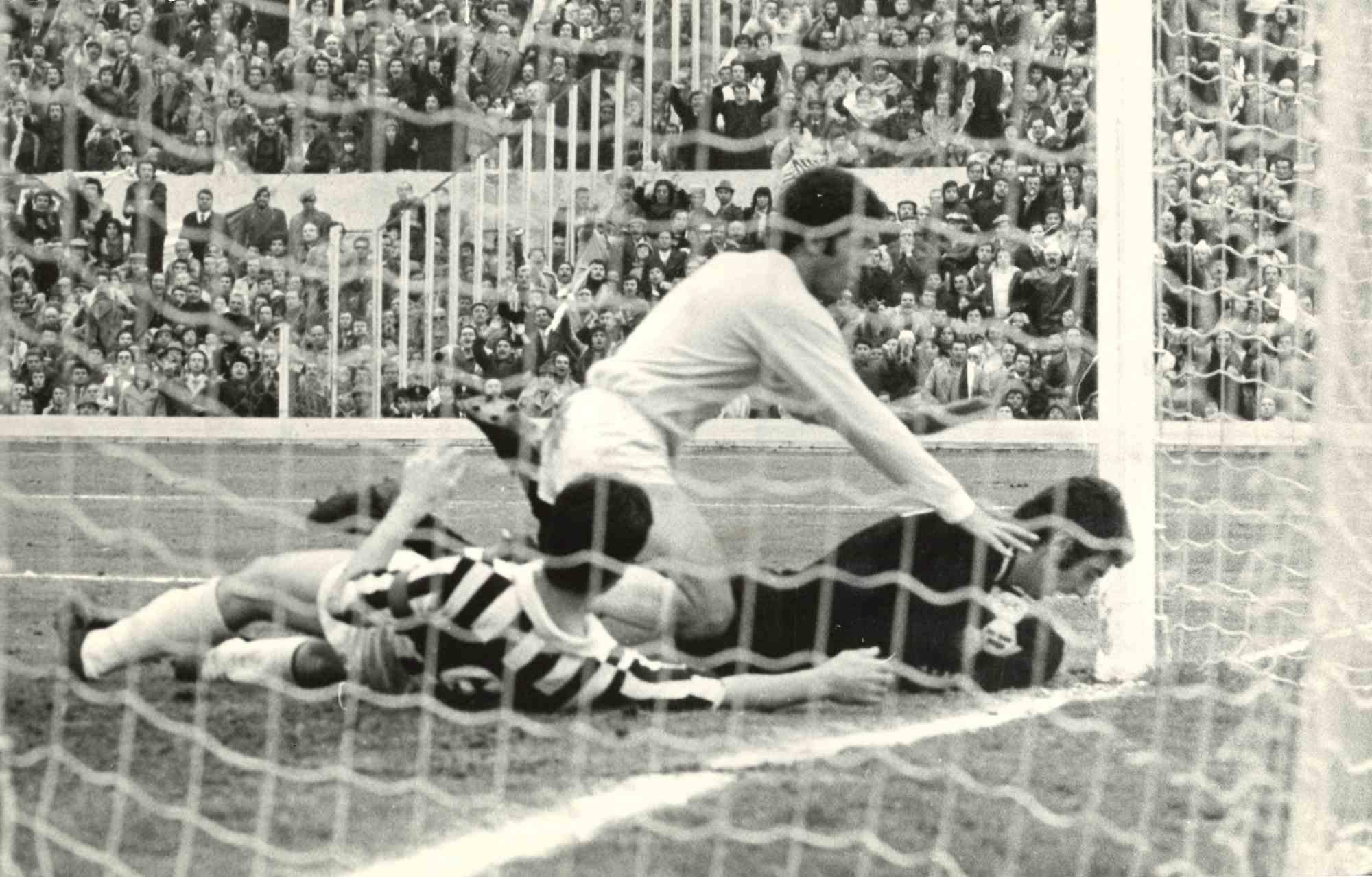 Figurative Photograph di Unknown - Calcio negli anni '70 - Foto d'epoca - Anni '70