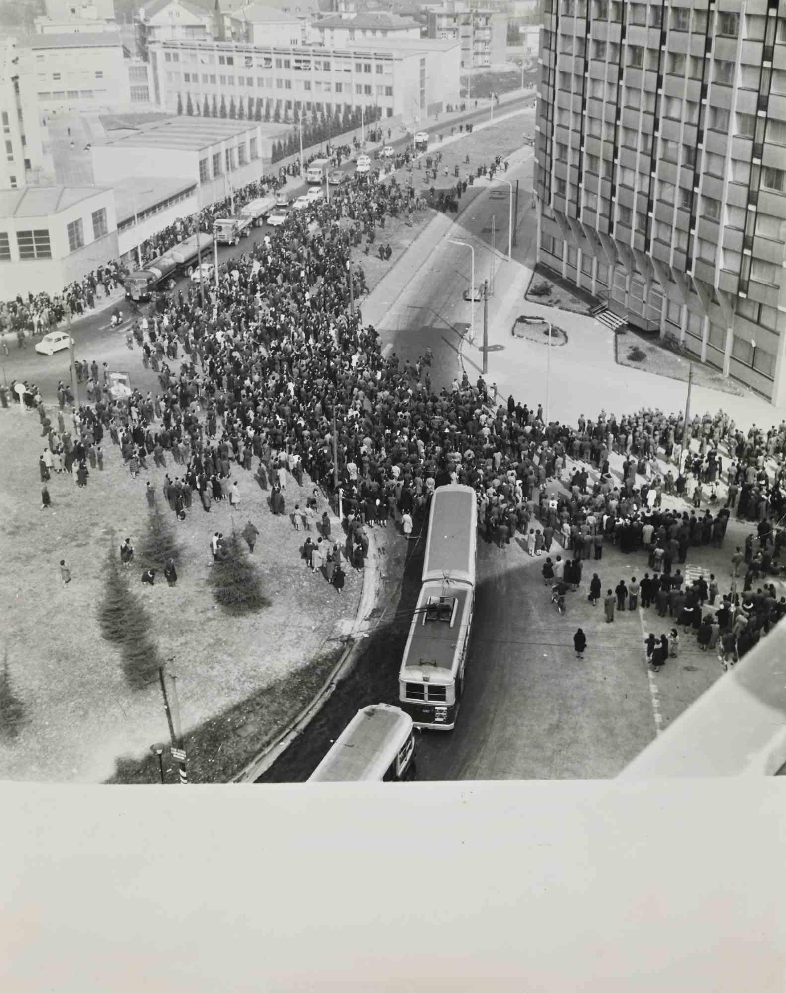 Figurative Photograph di Unknown - Protesta sociale - Foto - Metà del XX secolo