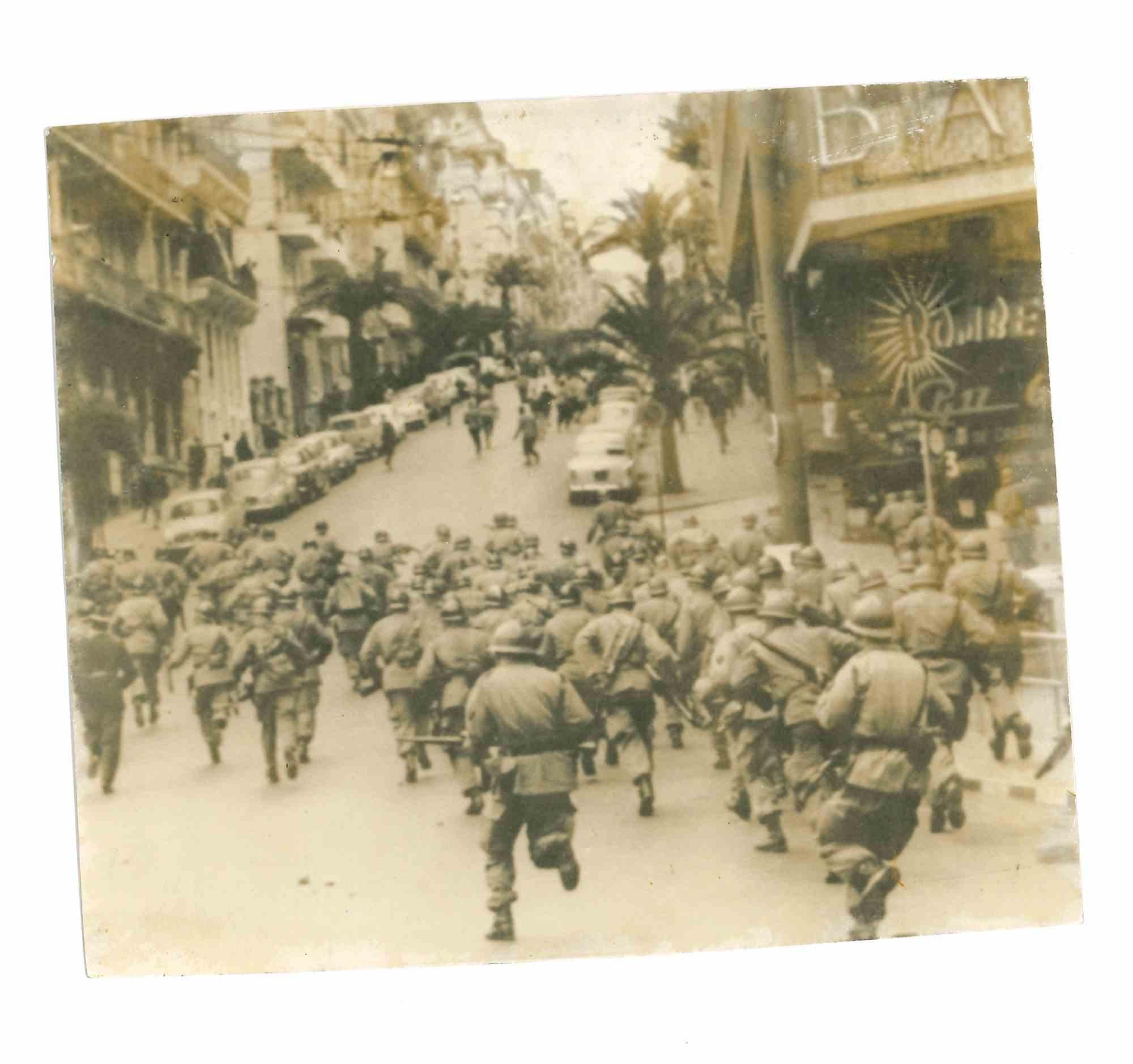 Unknown Figurative Photograph - Soldiers in Algeria - Historical Photo  - 1960s