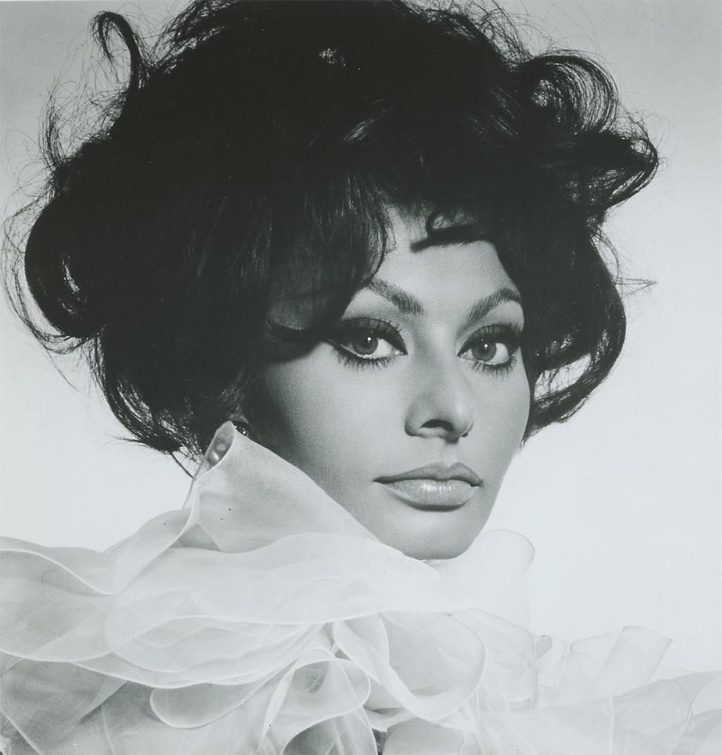 Sophia Loren Black and White Portrait 1967 - Photograph by Unknown
