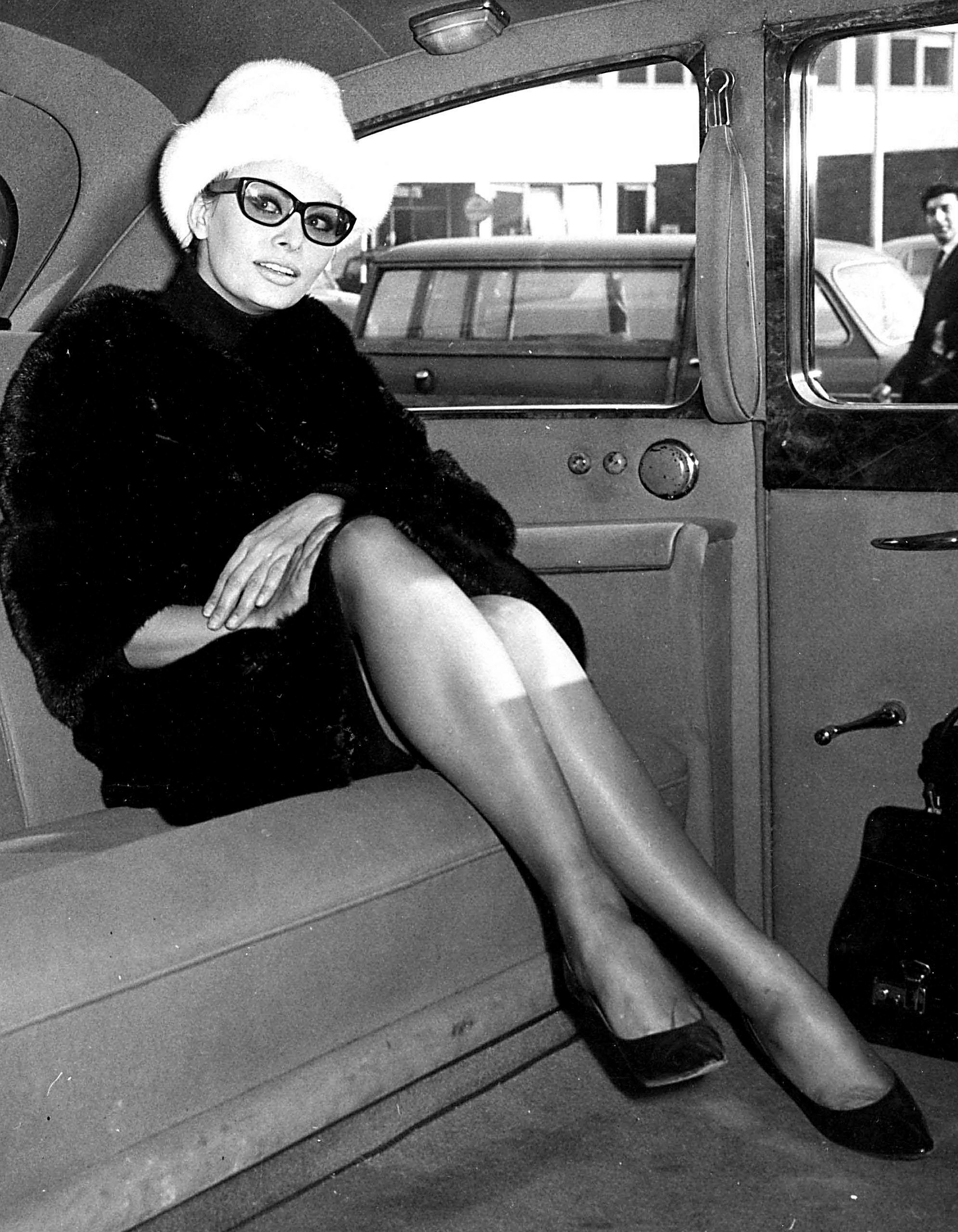 Portrait Photograph Unknown - Sophia Loren en voiture