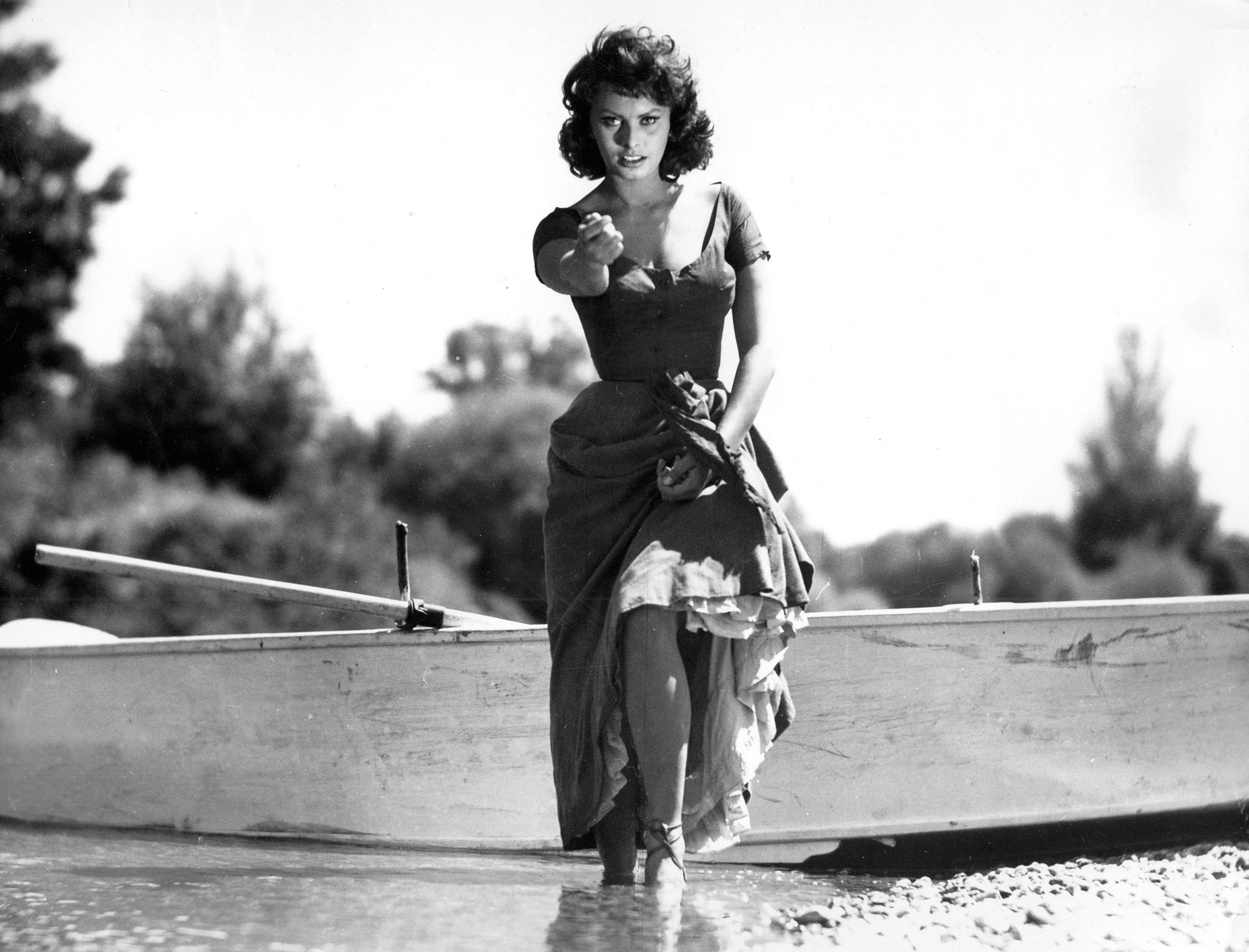 Unknown Portrait Photograph – Sophia Loren in dem Film „Der Pride und die Leidenschaft“
