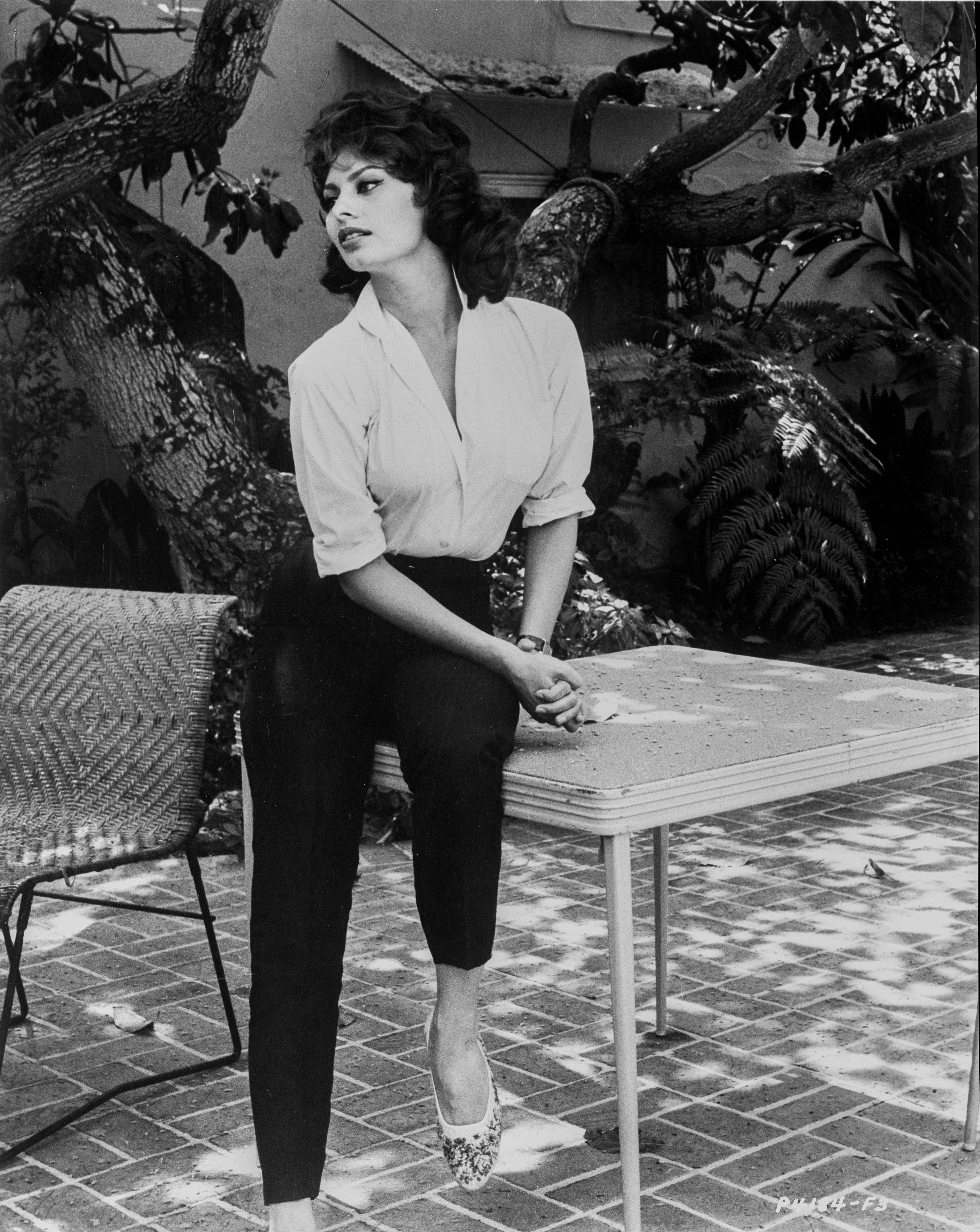 Unknown Black and White Photograph - Sophia Loren Outdoors Fine Art Print