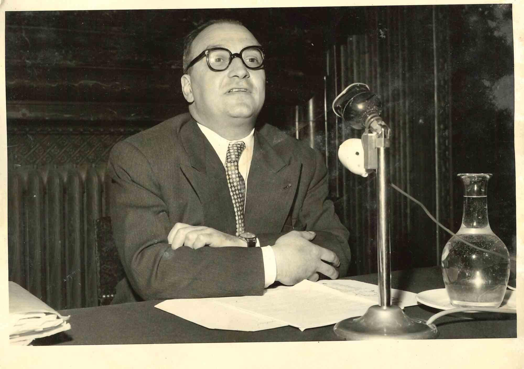 Unknown Figurative Photograph - Speech - Vintage Photo - 1950s