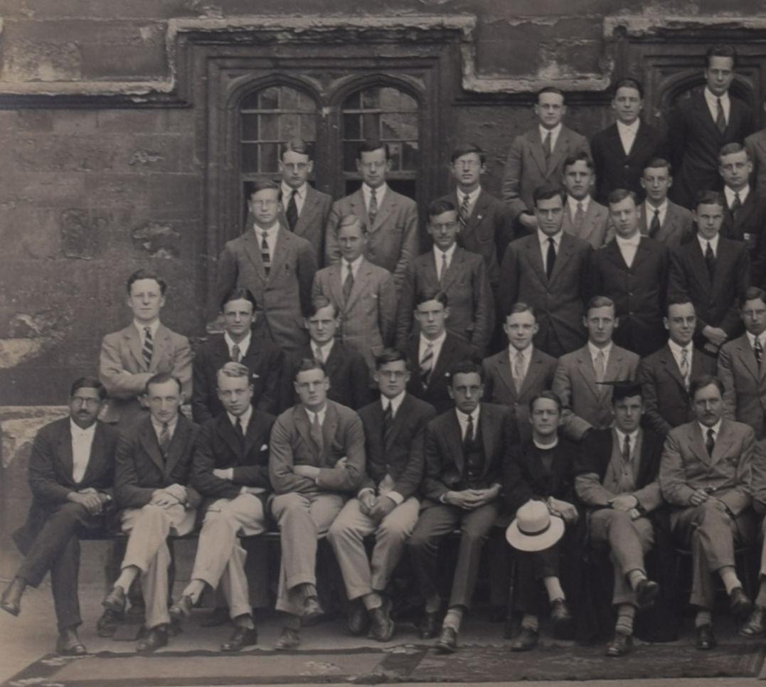 St John's College, Oxford, Fotografie von Hills & Saunders, 1920er Jahre (Grau), Black and White Photograph, von Unknown