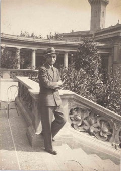 Homme debout - Photo d'époque - Milieu du 20e siècle
