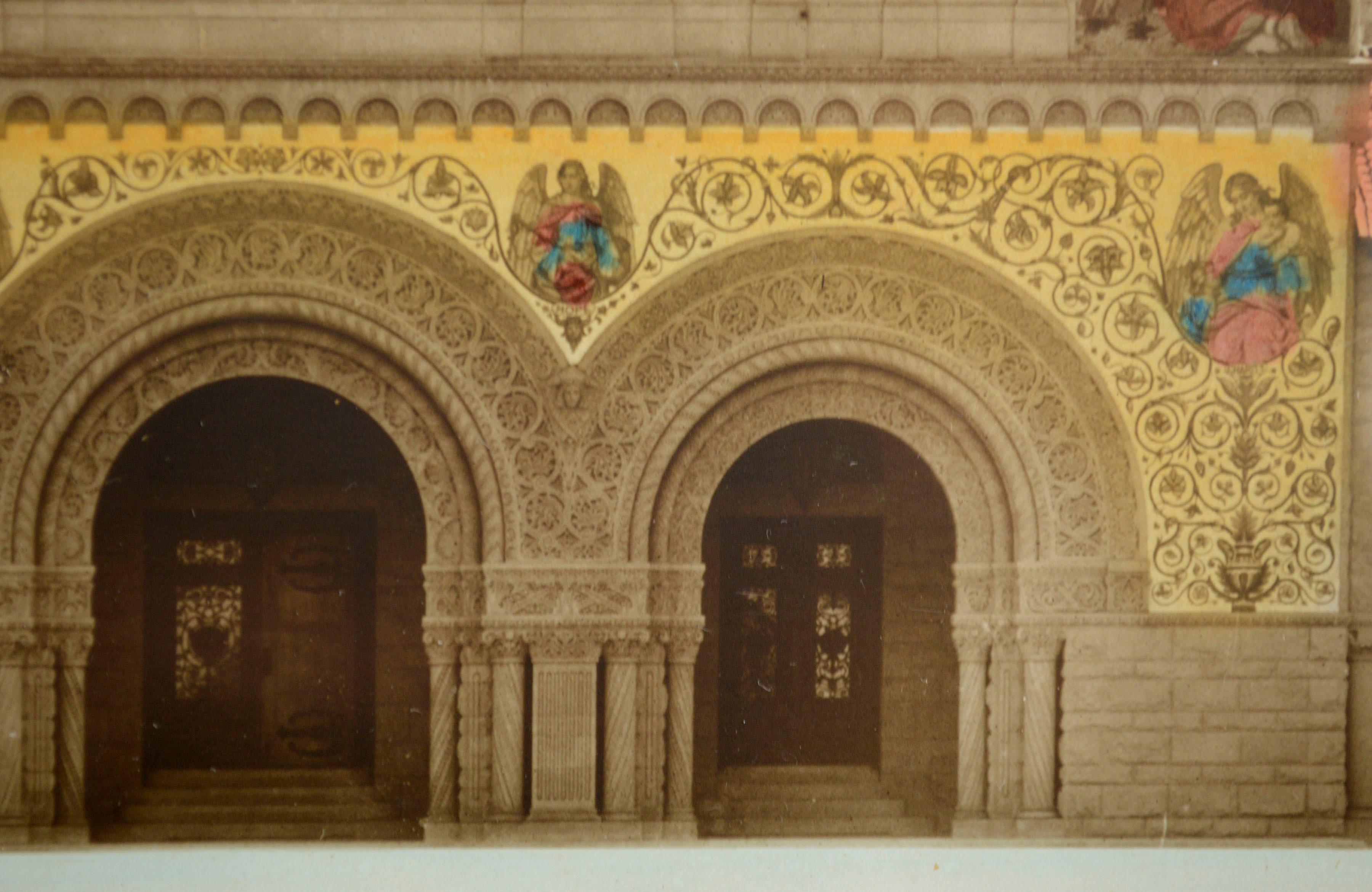Photographie de paysage en couleur, finement détaillée et teintée à la main, de la Stanford Memorial Church's, réalisée par Bear Photo Service (américain, années 1930). Le photographe est inconnu. Numéroté 904 en bas à droite. Présenté dans un cadre