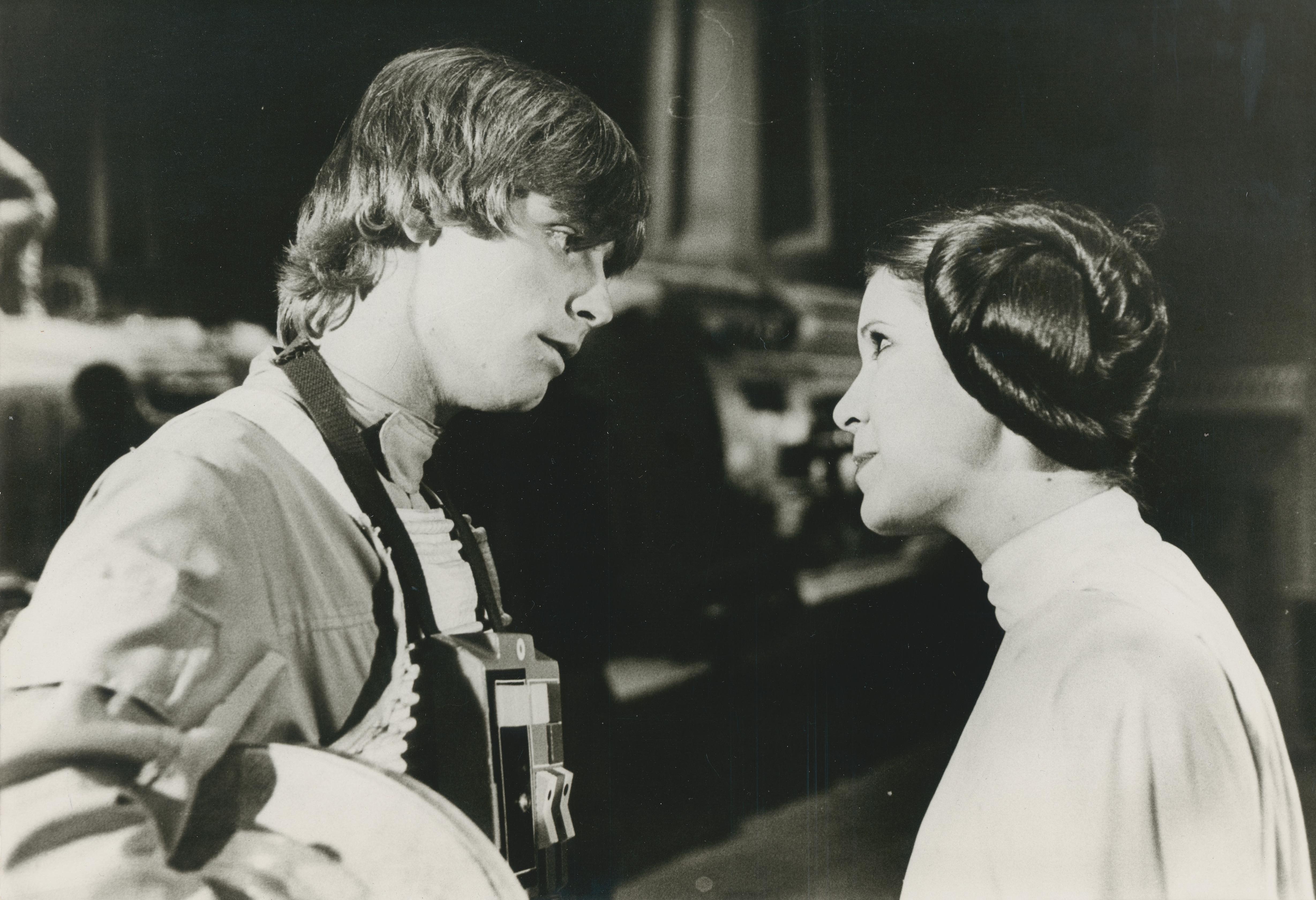 Unknown Black and White Photograph – Star Wars, Leia und Luke, Sience Fiction, Filmstill, 1977