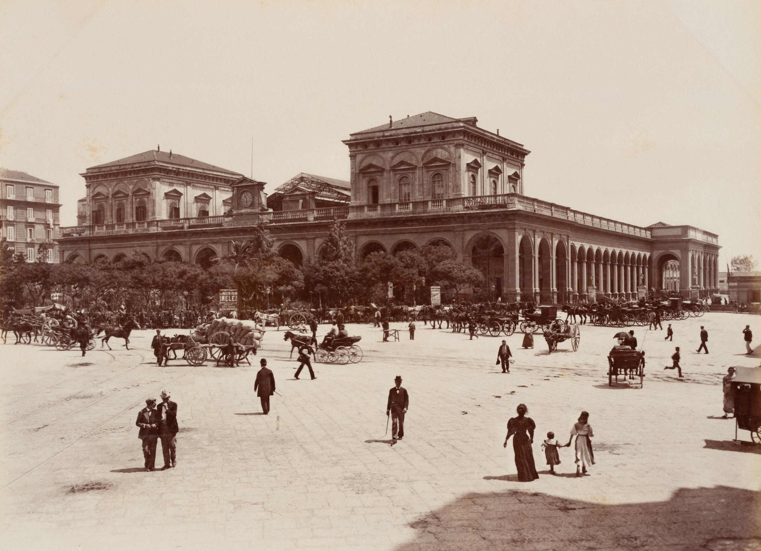 Fratelli Alinari Landscape Photograph - Station Square, Neapel