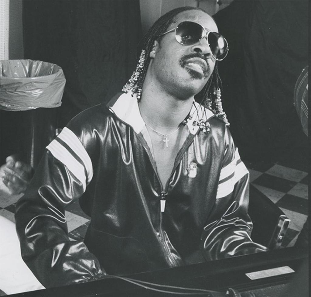 Stevie Wonder and Jermaine Jackson in the Studio Together in 1980 - Photograph by Unknown